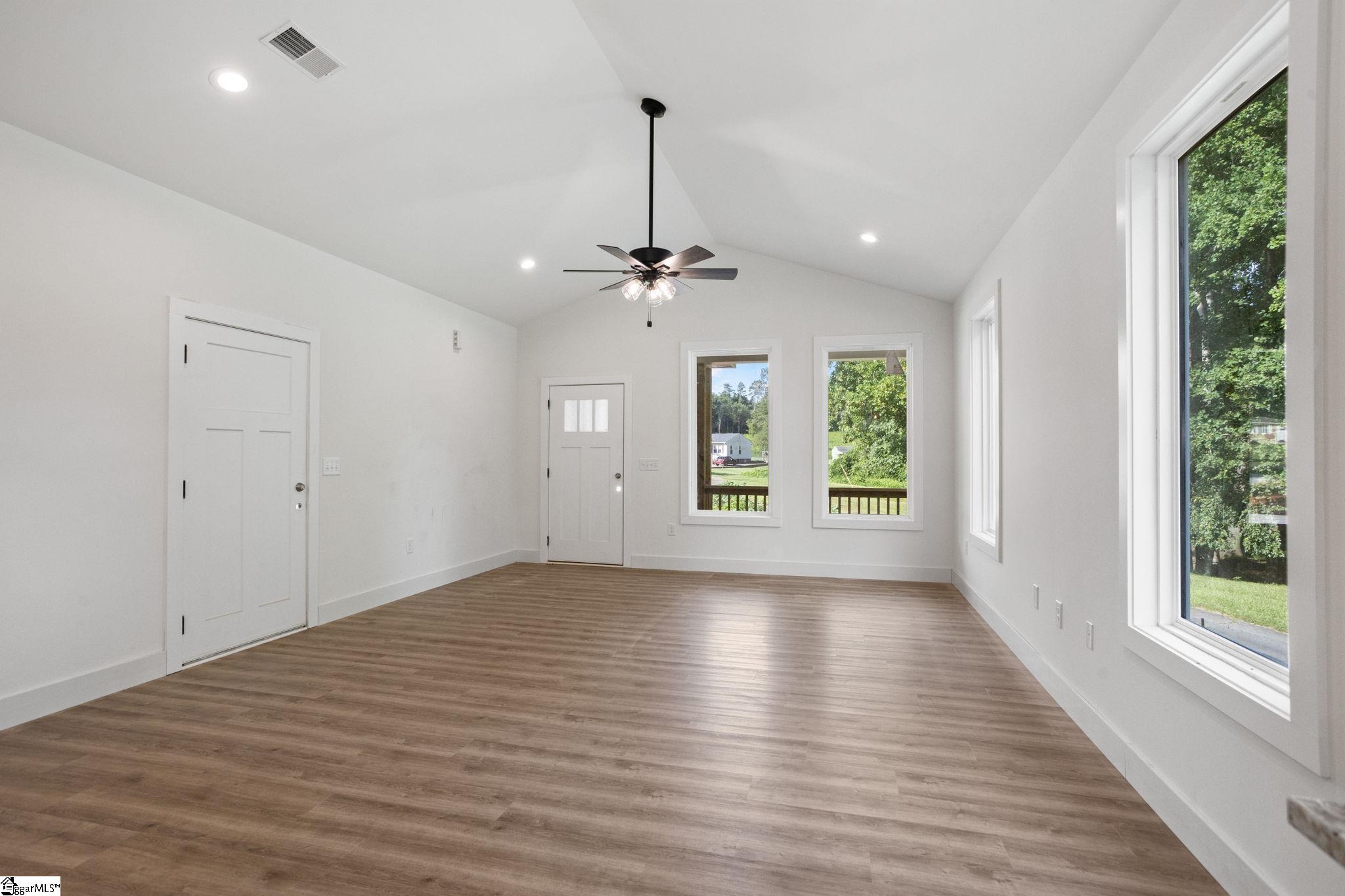 138 Deerfield Drive Wellford, SC 29385