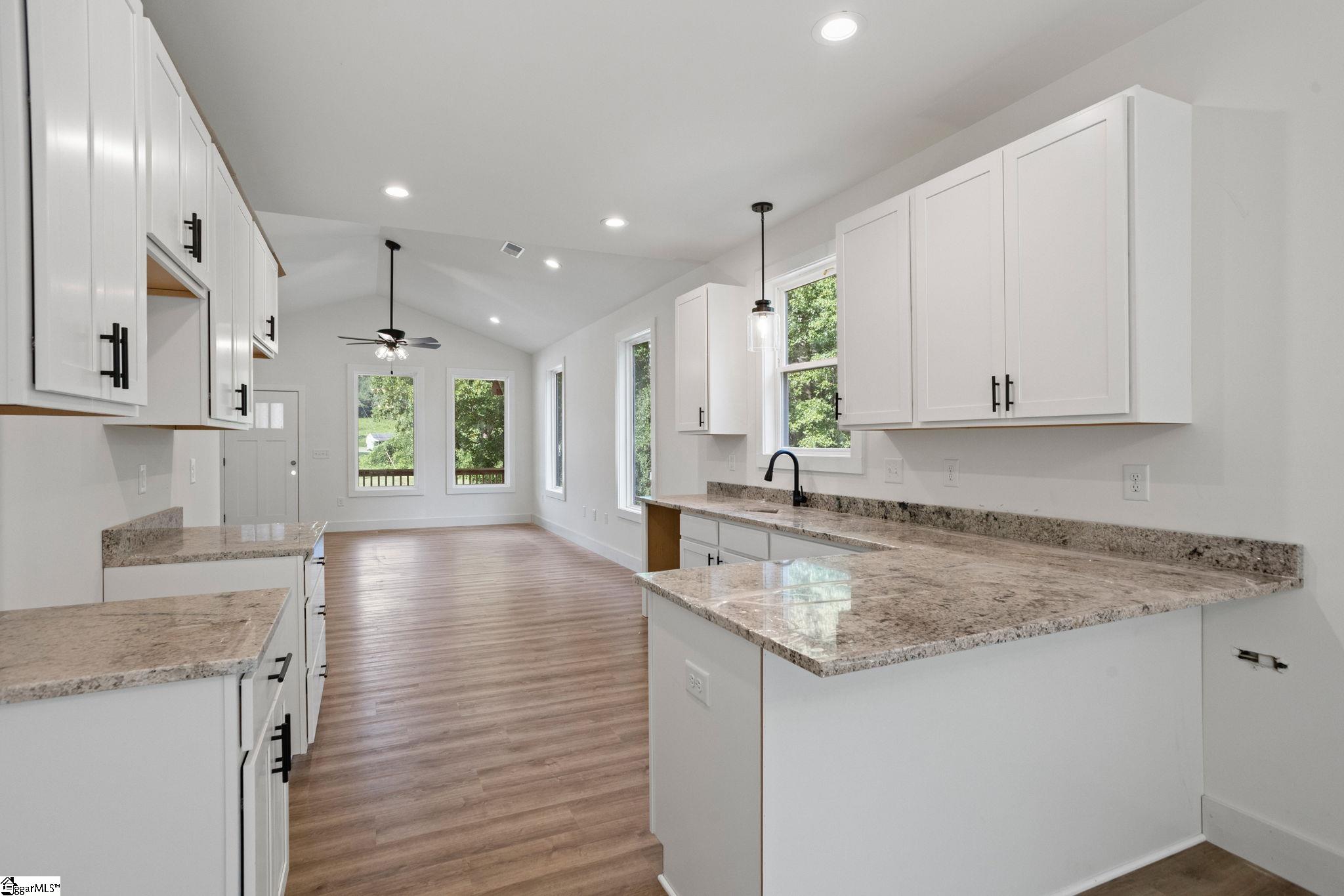 138 Deerfield Drive Wellford, SC 29385