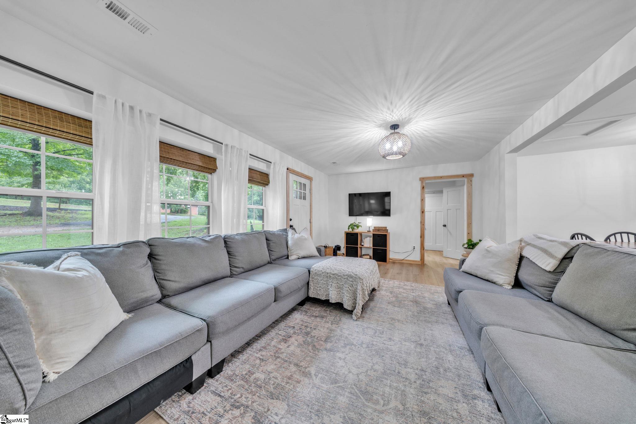 10774 Highway 11 Campobello, SC 29322