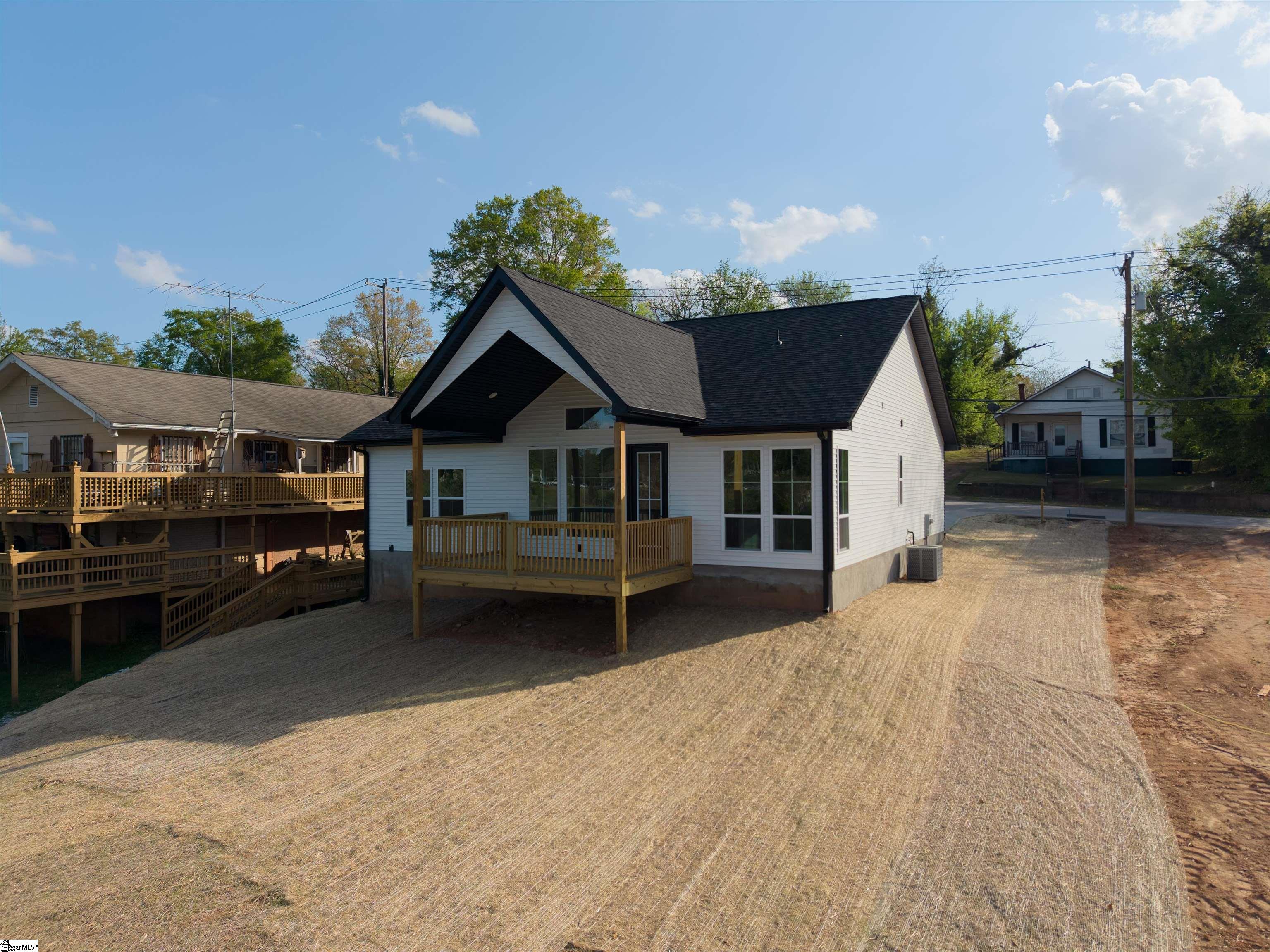 193 Wood Street Spartanburg, SC 29303