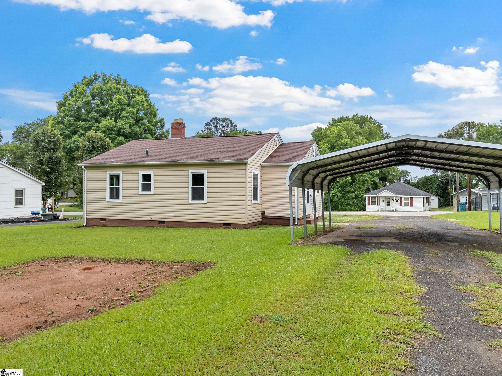 714 Holmes Street Gaffney, SC 29341