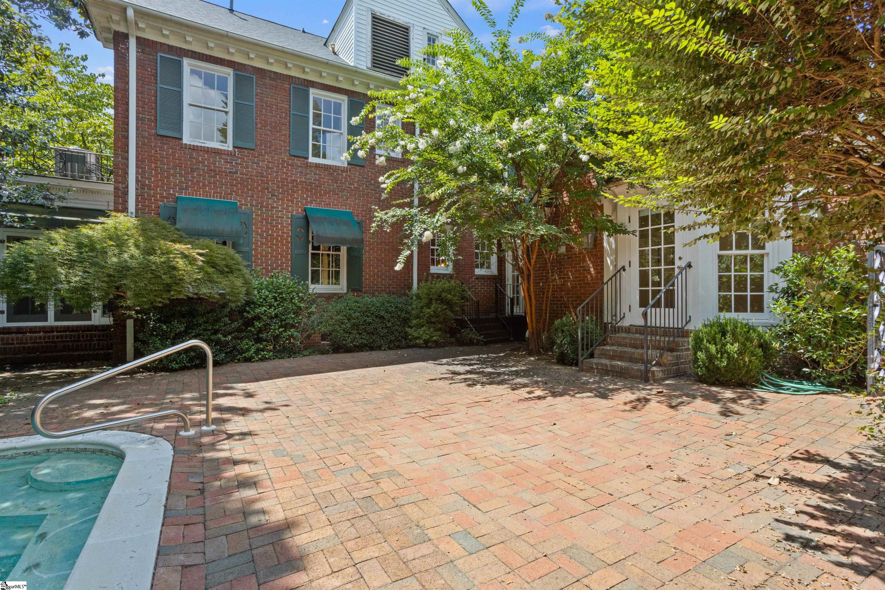 517 McDaniel Avenue Greenville, SC 29601