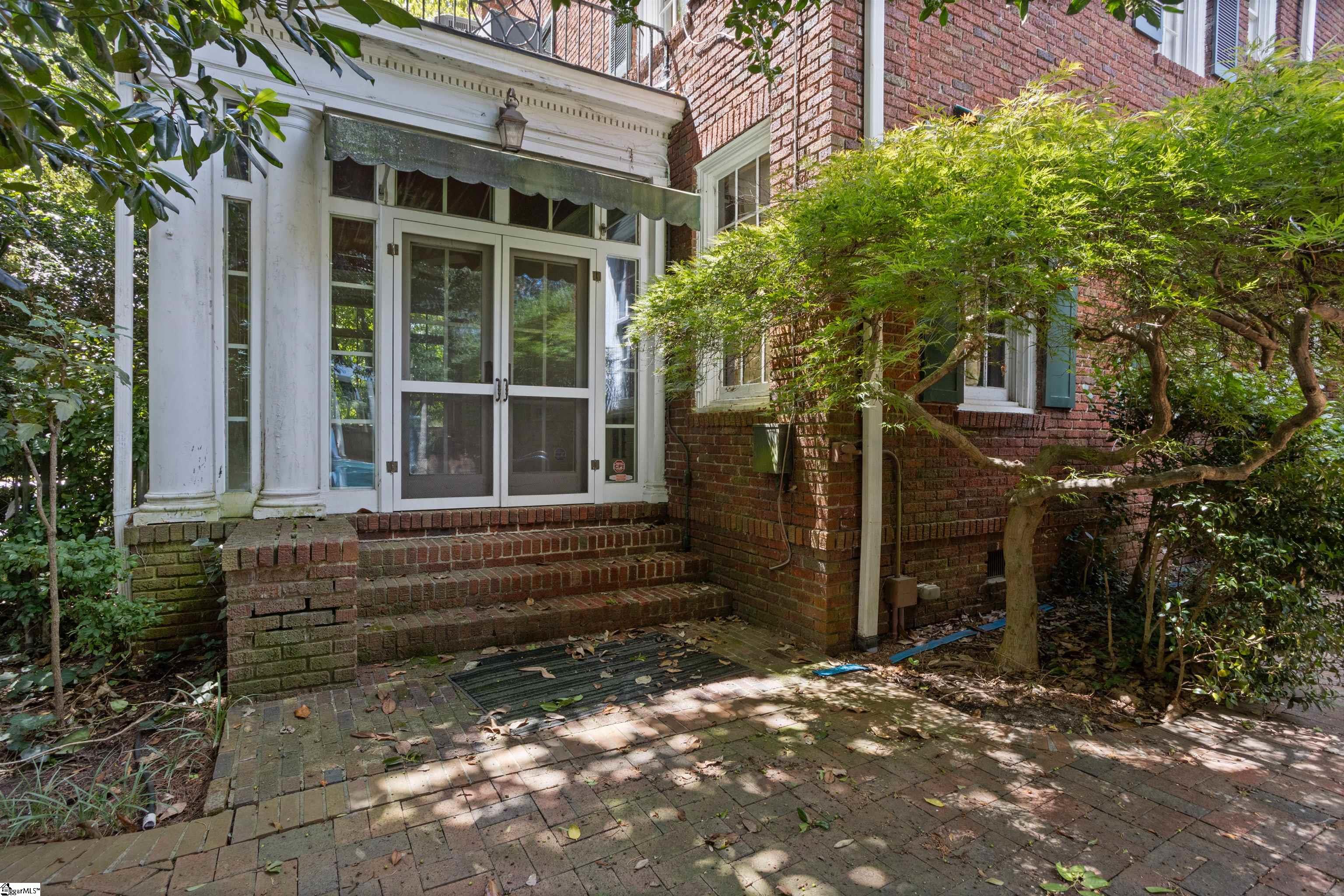 517 McDaniel Avenue Greenville, SC 29601