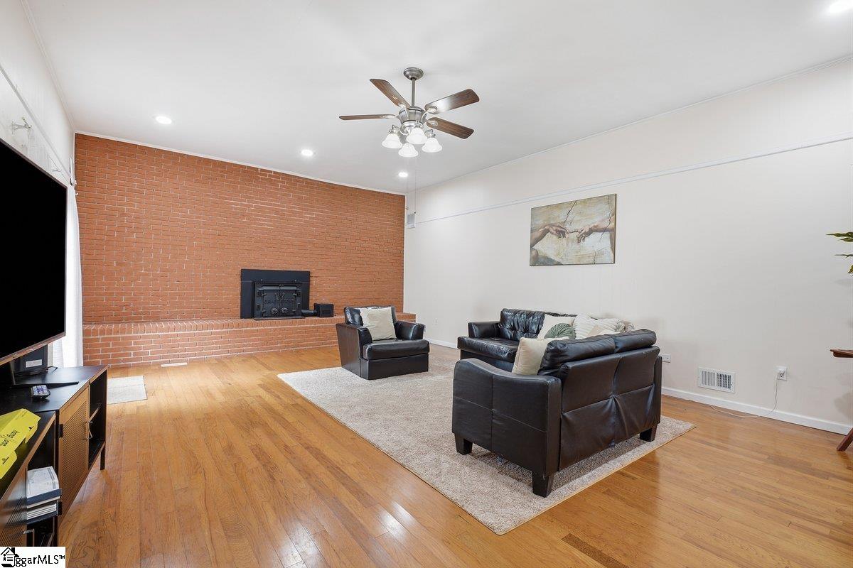 106 Pershing Street Spartanburg, SC 29302