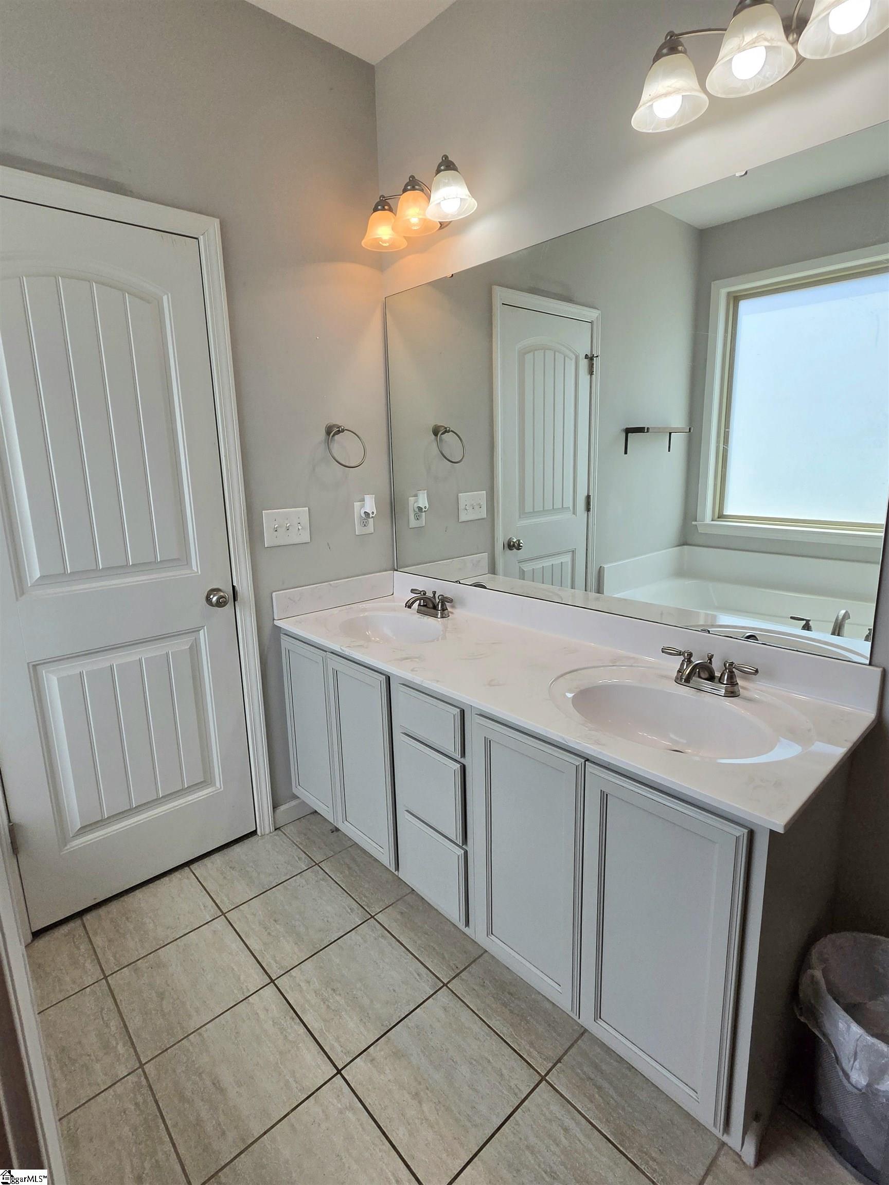 112 S Glassy Mountain Road Landrum, SC 29365