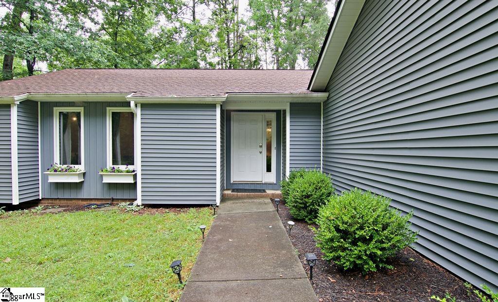 3rd image of 1279 Coneross Point Dr, Seneca, SC 29678 | MLS# 1600483