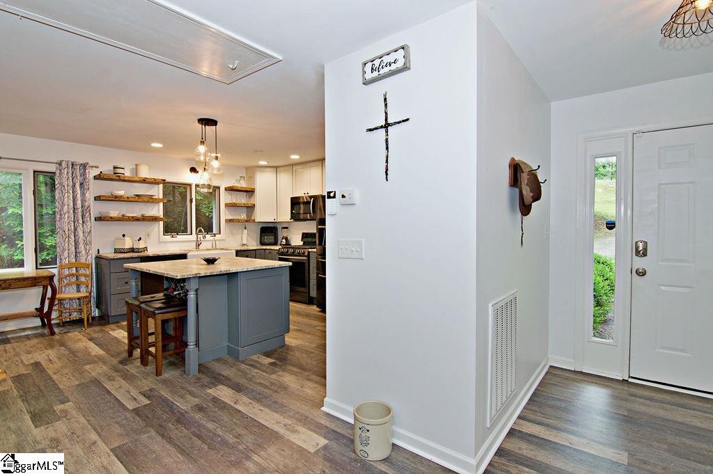 5th image of 1279 Coneross Point Dr, Seneca, SC 29678 | MLS# 1600483