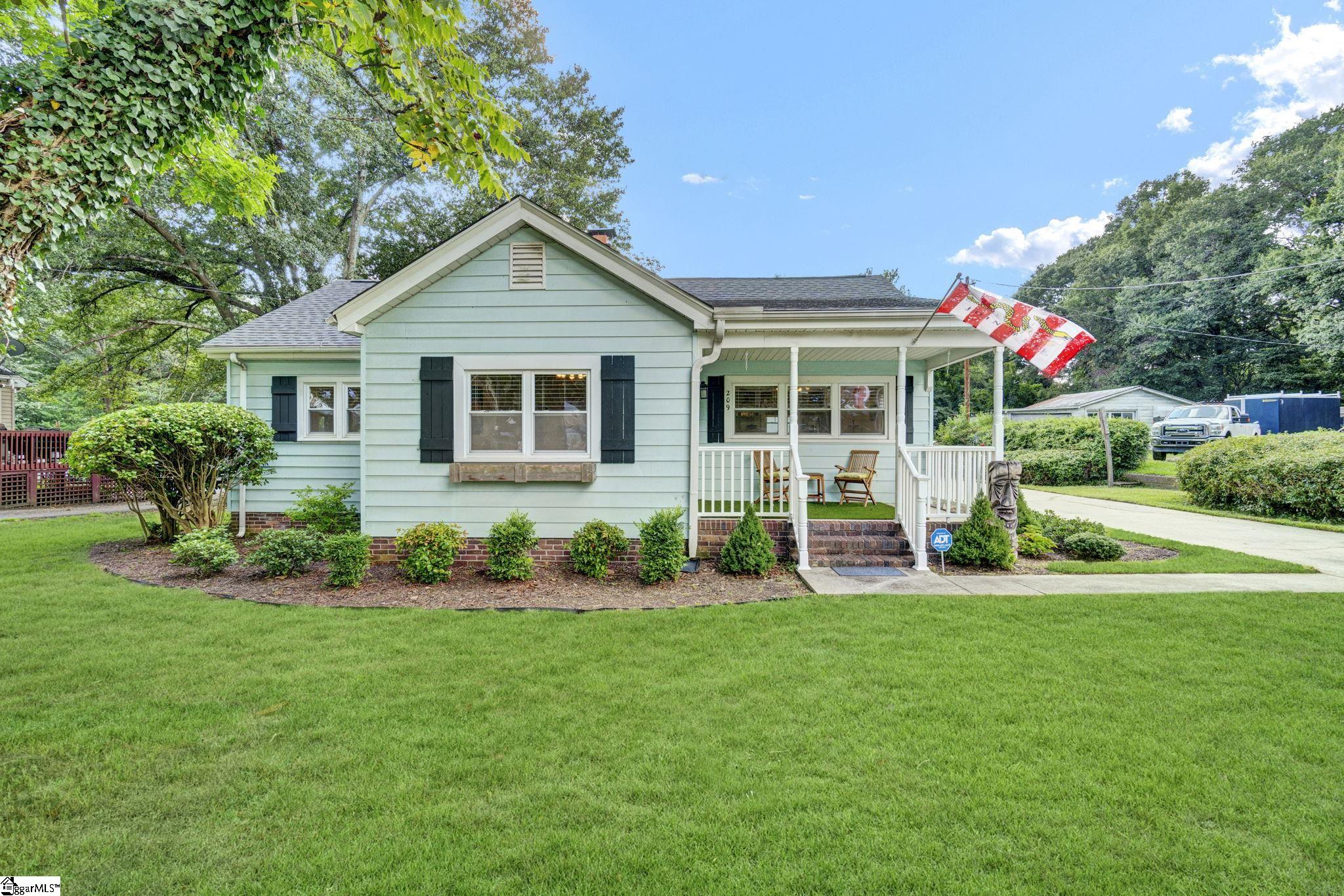 Photo 2 of Single family home for sale at 209 Donnan Rd, Taylors, SC 29687 | MLS# 1600652 | Listing updated on 2026-09-18