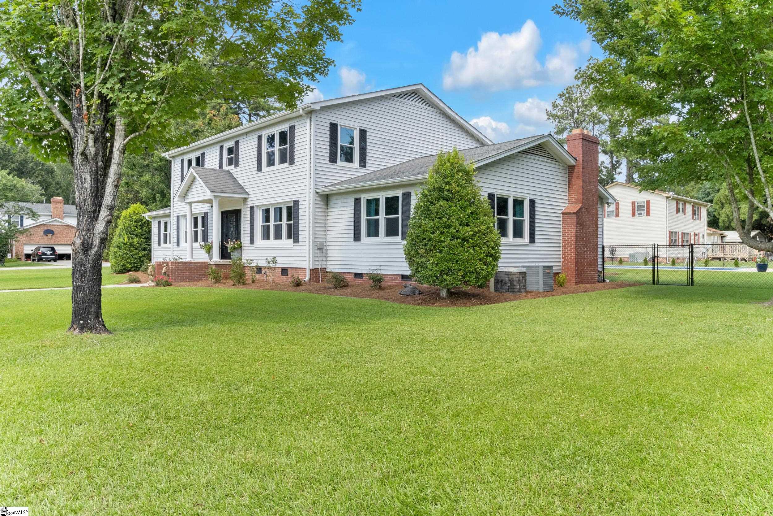2nd image of 701 Chestnut St, Clinton, SC 29325 | MLS# 1601114