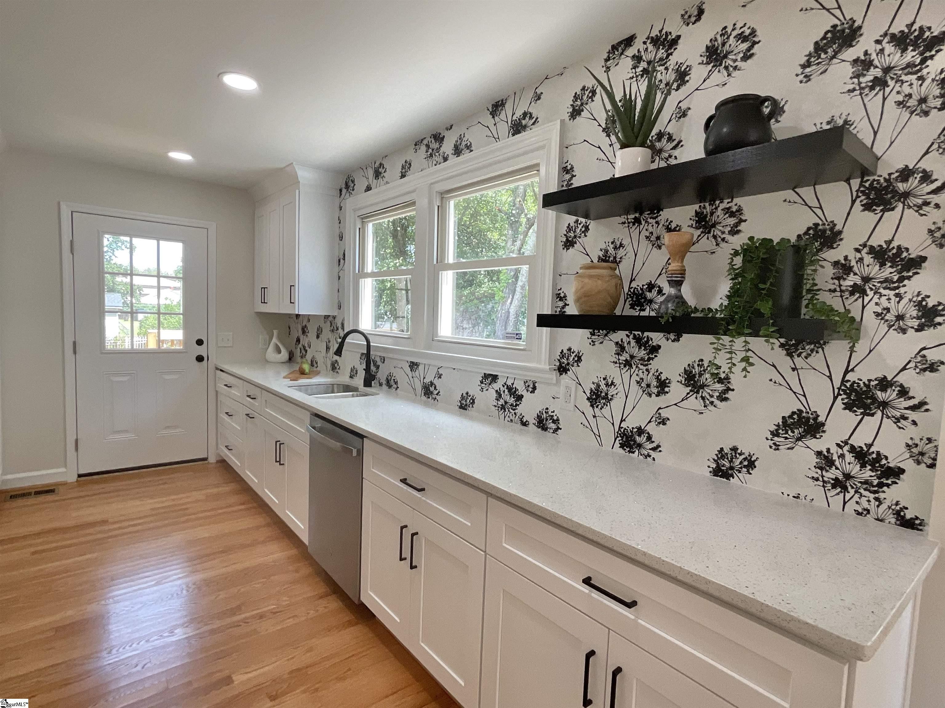 Photo 3 of Single family home for sale at 15 Orlando Ave, Greenville, SC 29609 | MLS# 1601228 | Listing updated on 2026-09-15