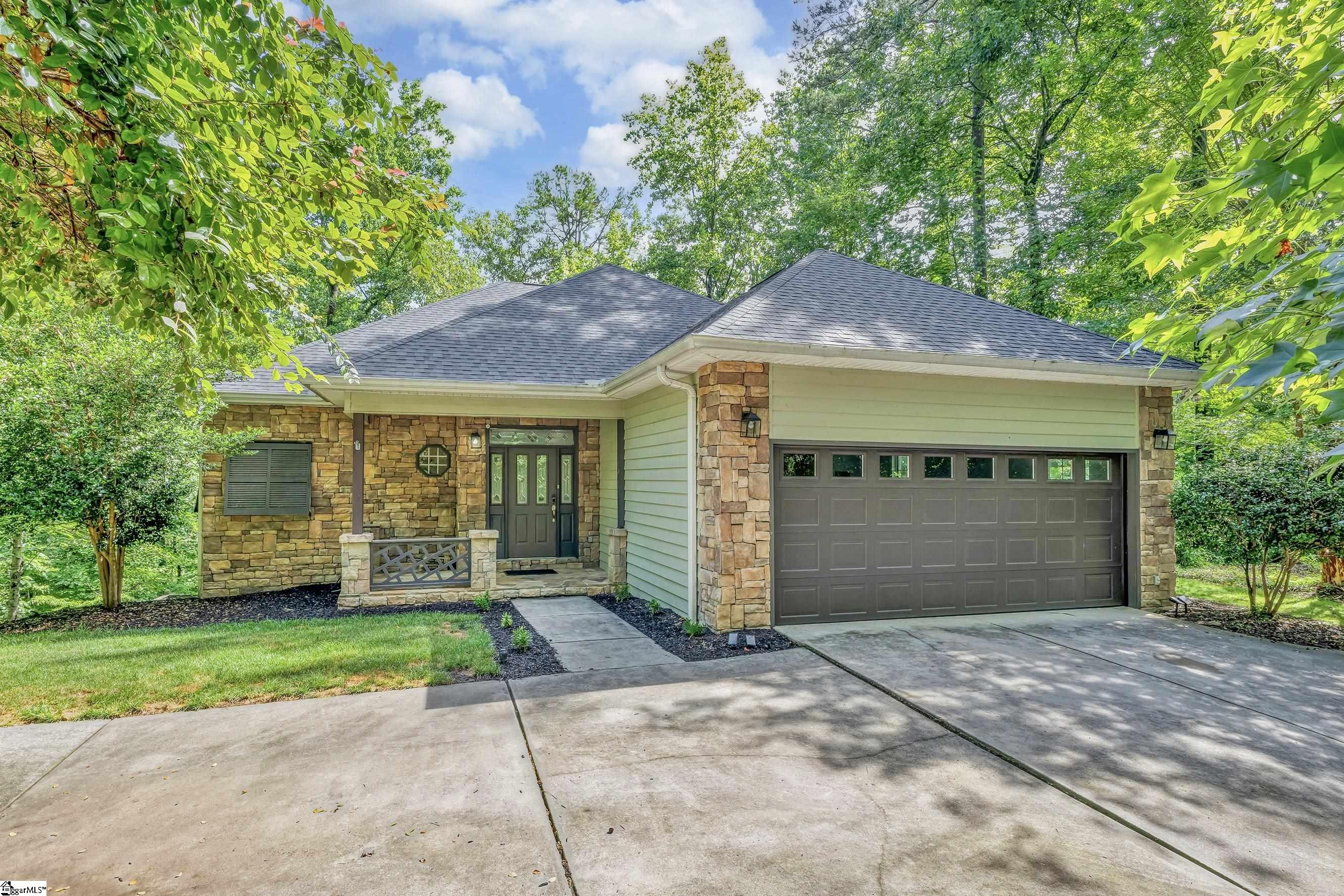 Photo 2 of Single family home for sale at 107 Blackfox Wy, Sunset, SC 29685 | MLS# 1601529 | Listing updated on 2026-09-18