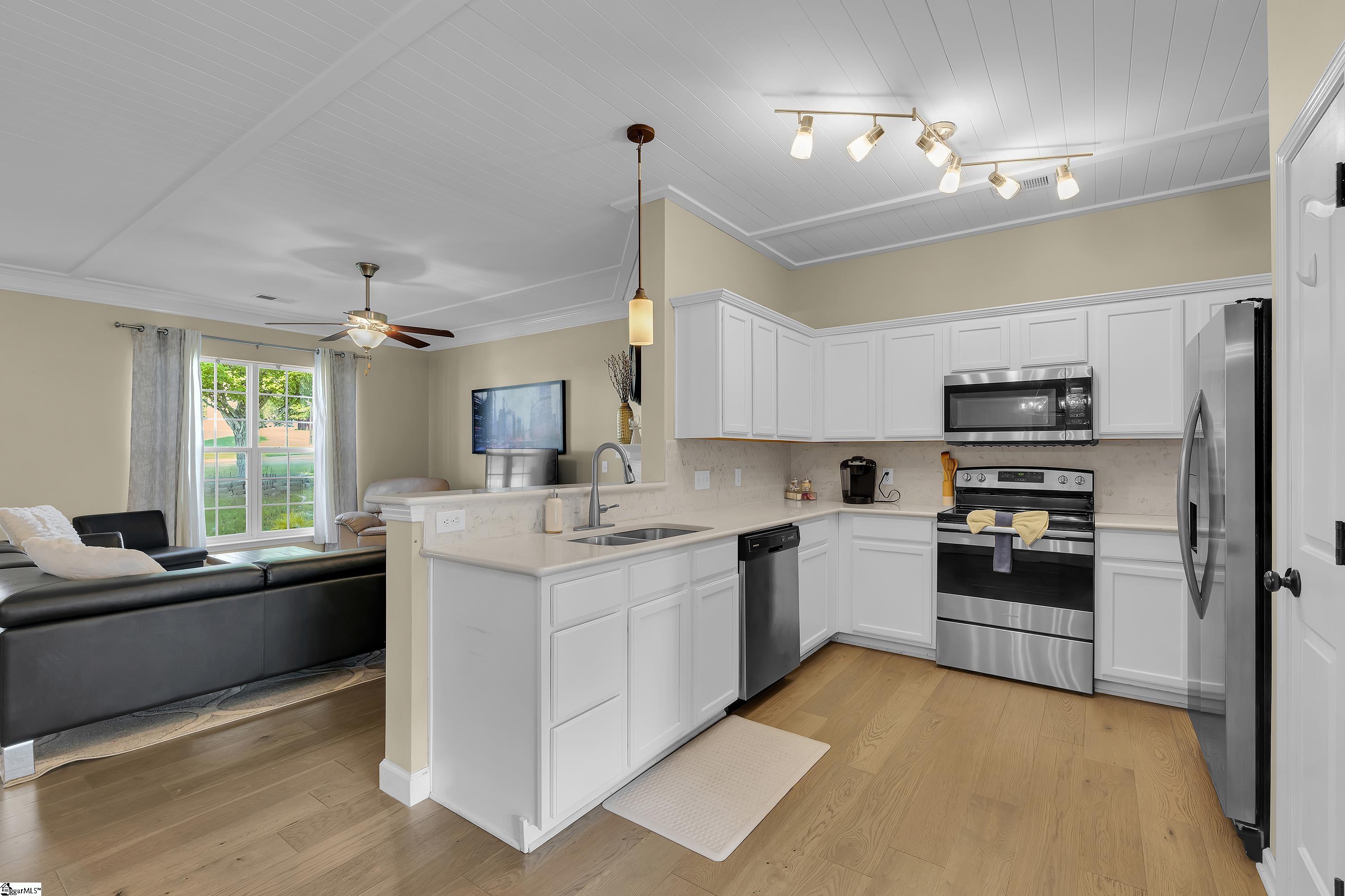 Photo 3 of Single family home for sale at 30 Joggins Dr, Simpsonville, SC 29681 | MLS# 1601975 | Listing updated on 2026-09-16