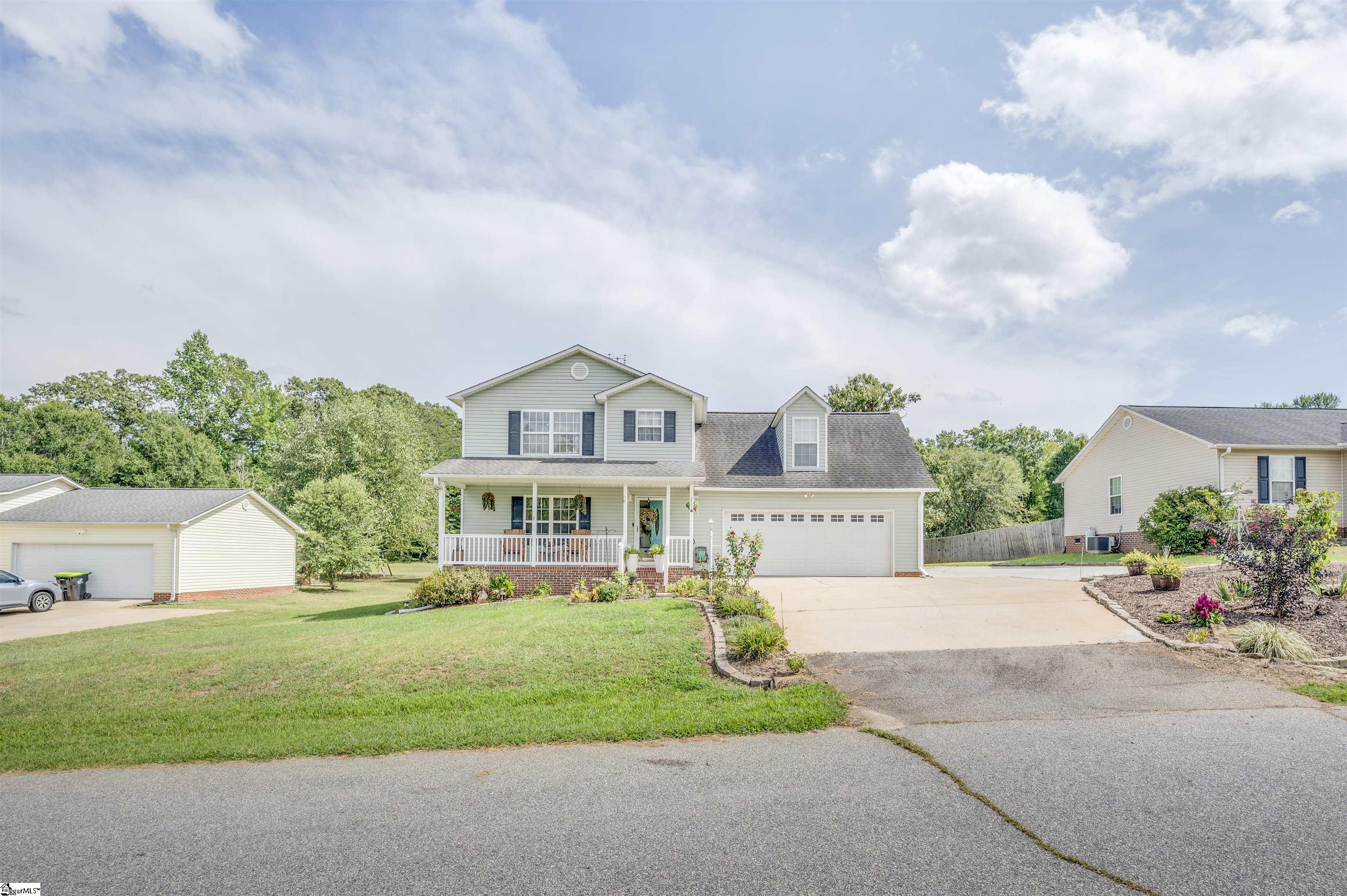 Photo 3 of Single family home for sale at 202 Shady Pines Wy, Fountain Inn, SC 29644 | MLS# 1601992 | Listing updated on 2026-09-16
