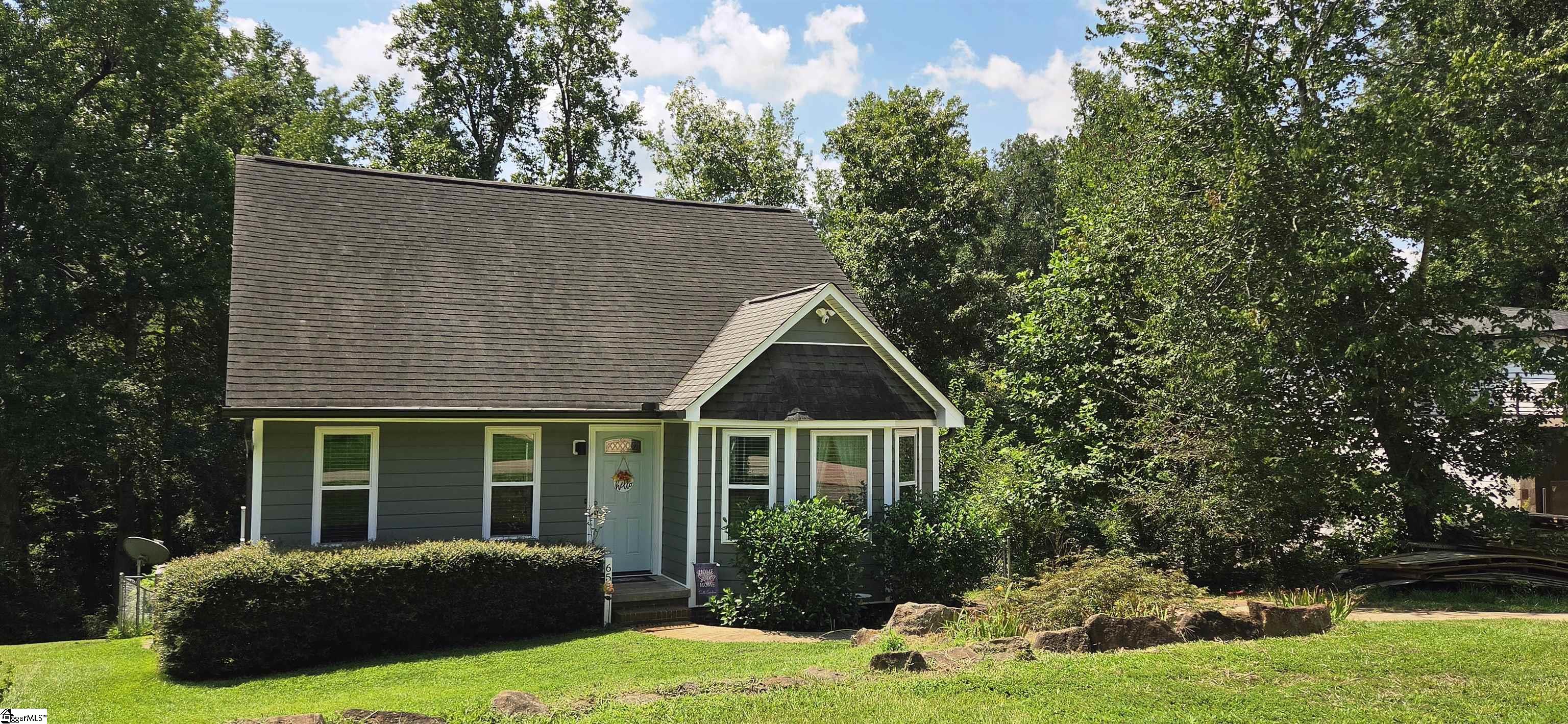 Photo 2 of Single family home for sale at 658 Maple Dr, Greer, SC 29651 | MLS# 1602184 | Listing updated on 2026-10-05
