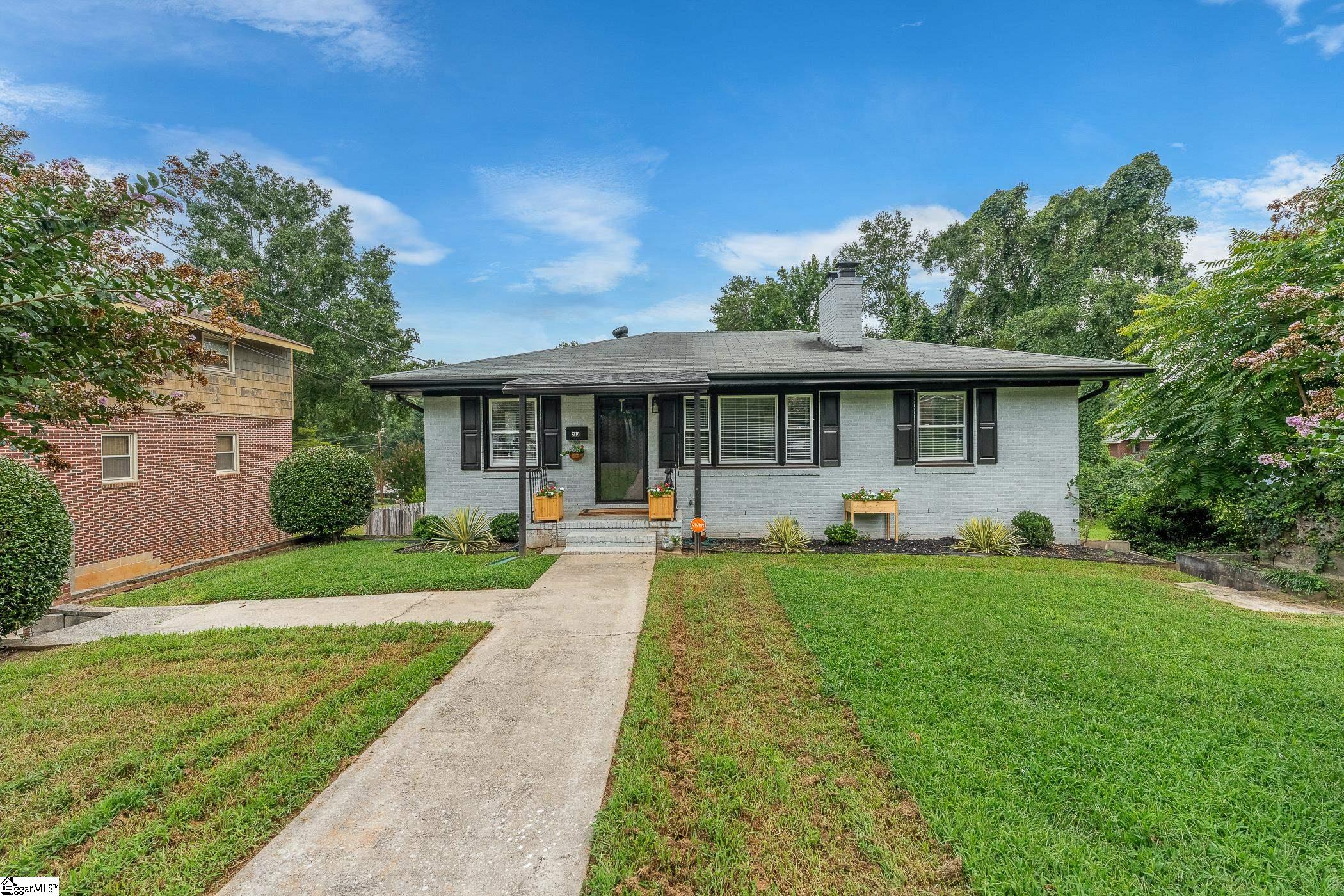 213 Woodview Avenue