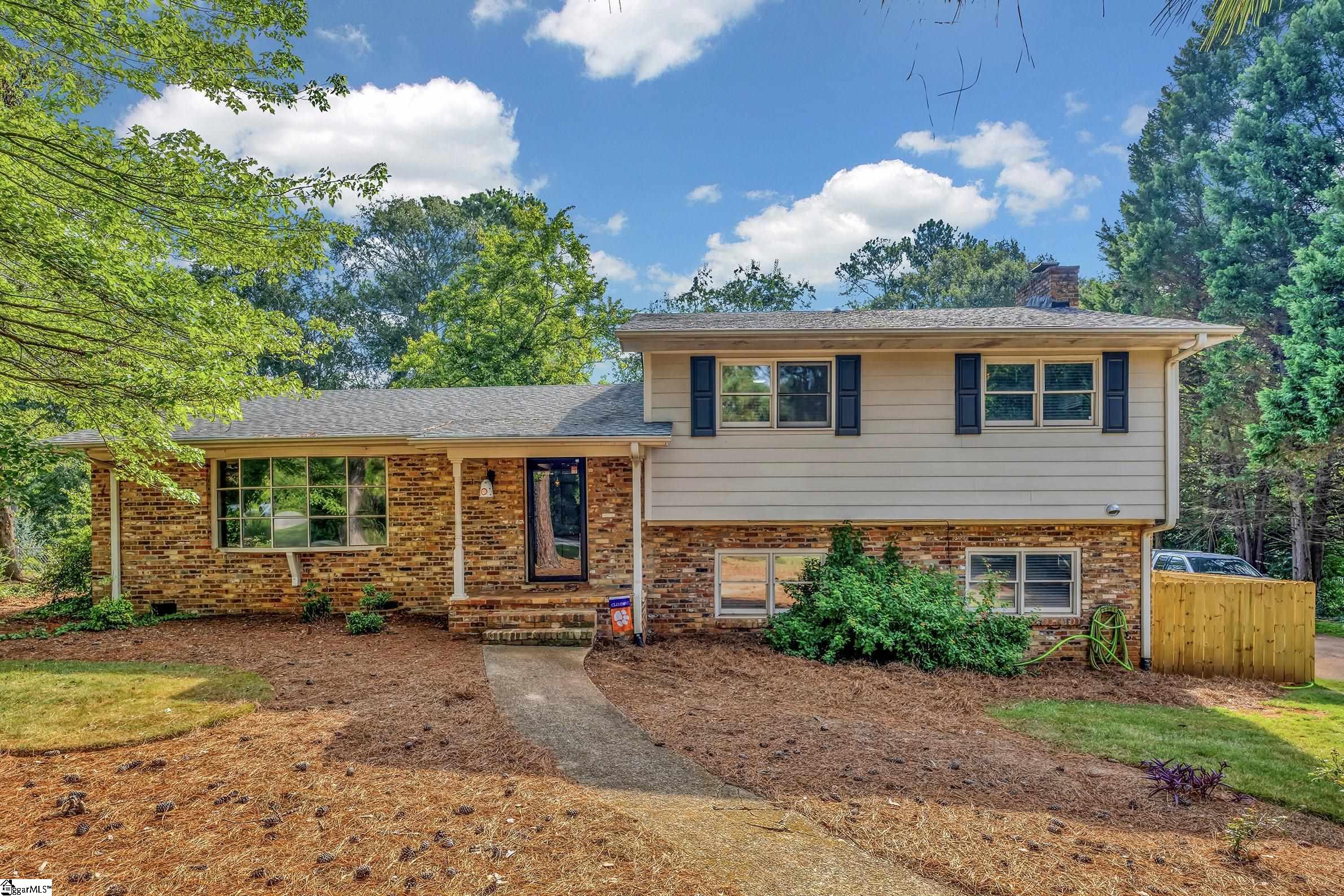 Photo 1 of Single family home for sale at 2209 Edgefield Rd, Spartanburg, SC 29302 | MLS# 1602614 | Listing updated on 2026-09-01