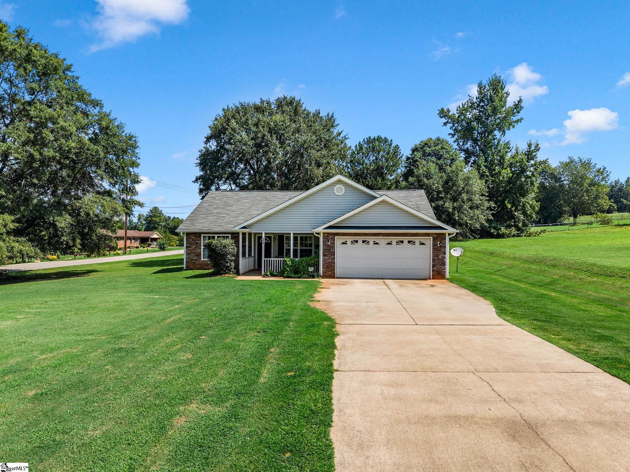Photo 1 of Single family home for sale at 207 Gibbs Rd, Wellford, SC 29385 | MLS# 1602730 | Listing updated on 2026-09-02