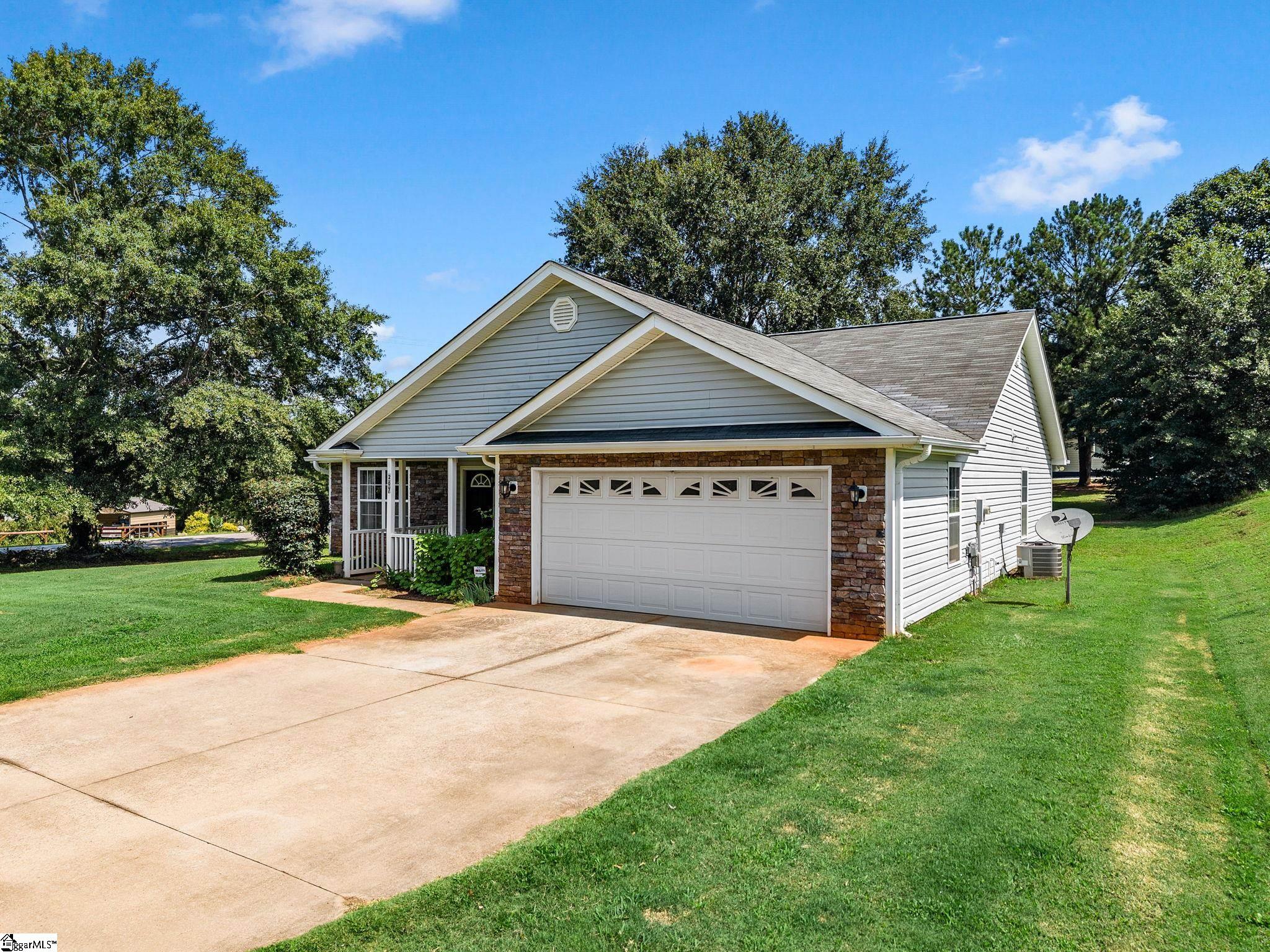 Photo 2 of Single family home for sale at 207 Gibbs Rd, Wellford, SC 29385 | MLS# 1602730 | Listing updated on 2026-09-02