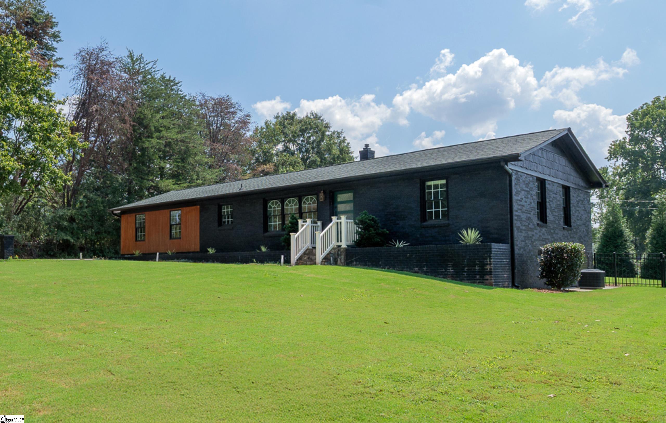 Photo 2 of Single family home for sale at 511 Woburn Ct, Greer, SC 29651 | MLS# 1602957 | Listing updated on 2026-09-15