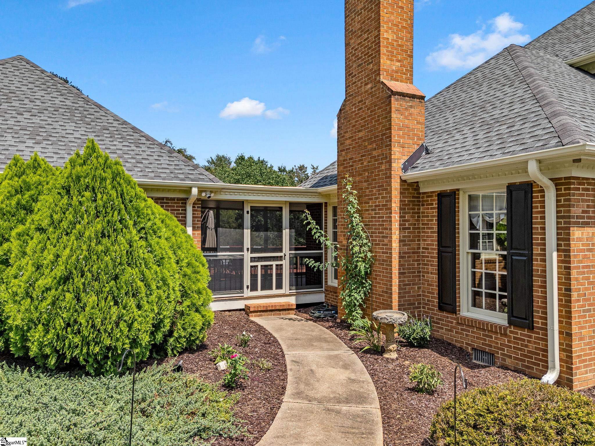 242 W Killarney Lake