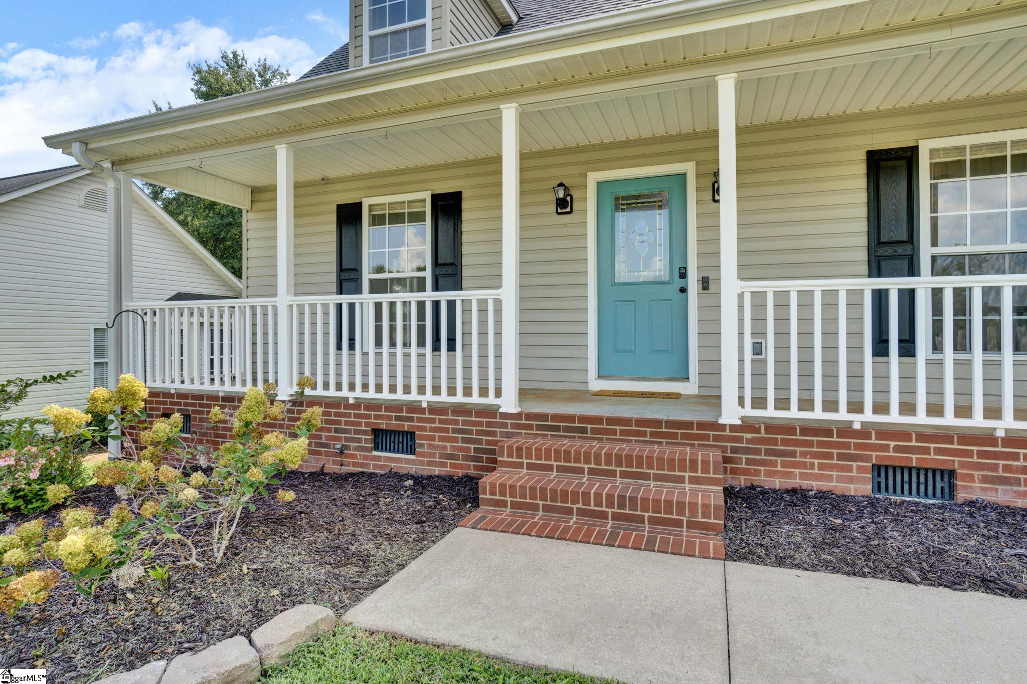 Photo 2 of Single family home for sale at 554 Plantation Crk Dr, Boiling Springs, SC 29316 | MLS# 1603006 | Listing updated on 2026-09-04