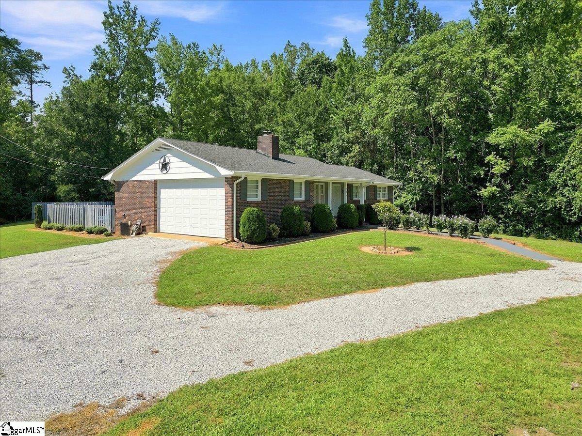 Photo 2 of Single family home for sale at 161 Moore Rd, Spartanburg, SC 29302 | MLS# 1603021 | Listing updated on 2026-09-05