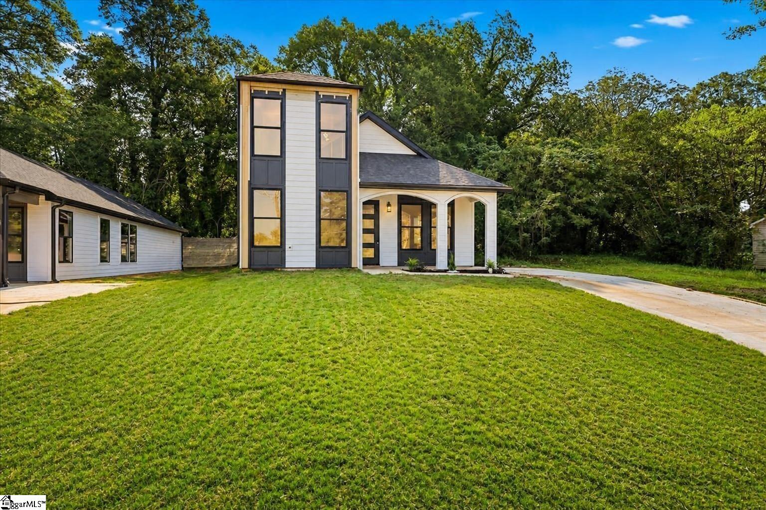 Photo 1 of Single family home for sale at 579 Bee St, Spartanburg, SC 29301 | MLS# 1603072 | Listing updated on 2026-09-05