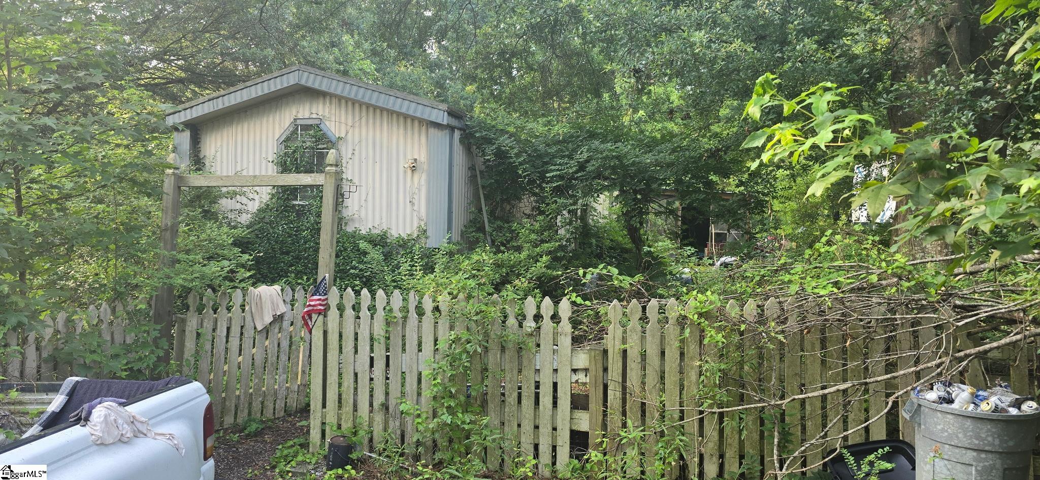 1521 Cherokee Circle