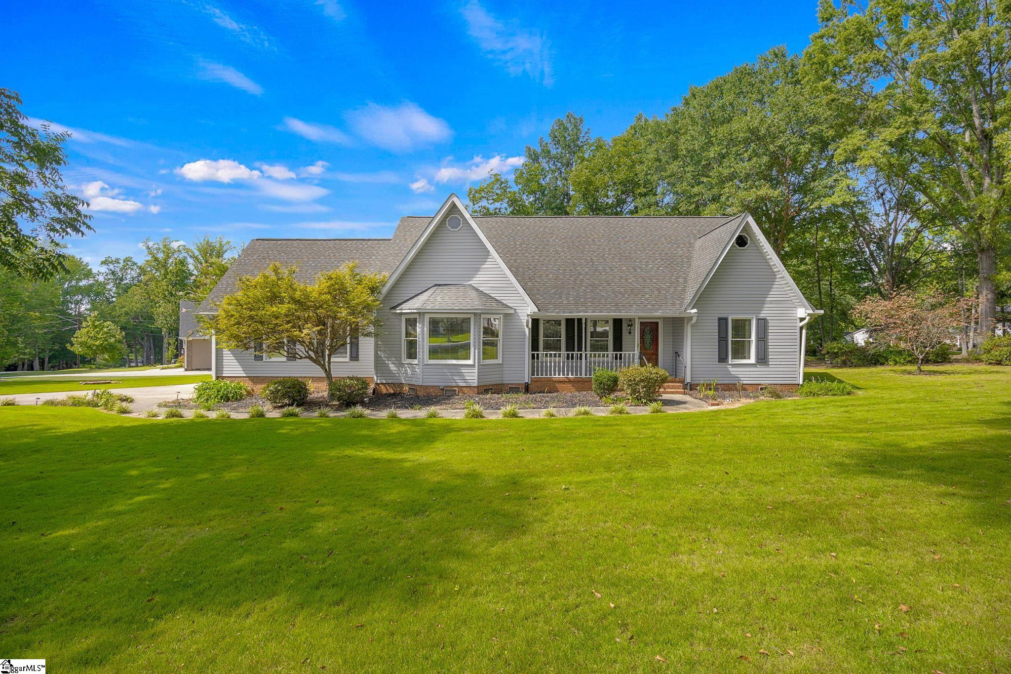 Photo 1 of Single family home for sale at 200 Wren Way, Simpsonville, SC 29681 | MLS# 1603541 | Listing updated on 2026-09-12