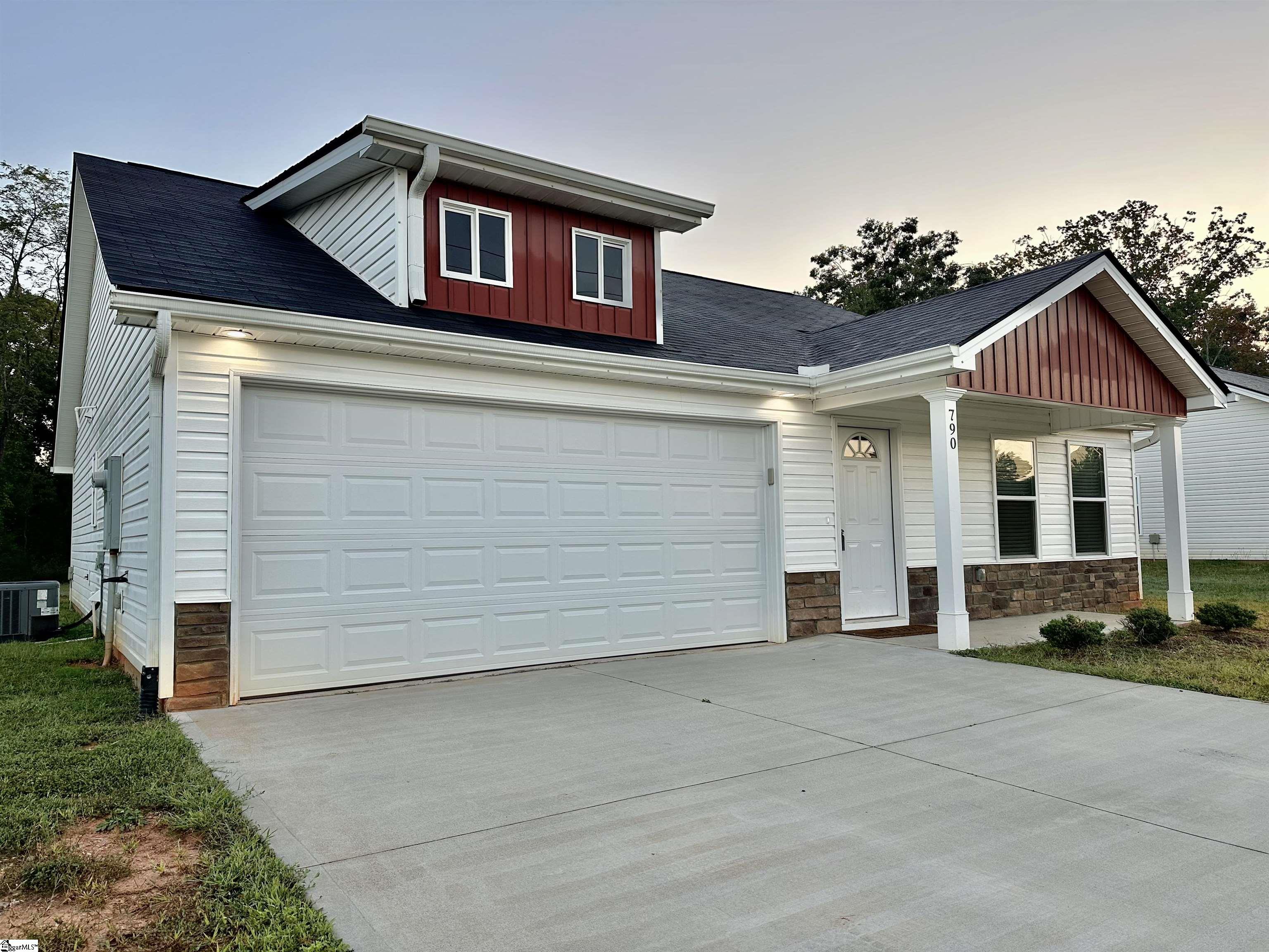 Photo 2 of Single family home for sale at 790 N Trade Ave, Landrum, SC 29356 | MLS# 1603649 | Listing updated on 2026-10-20