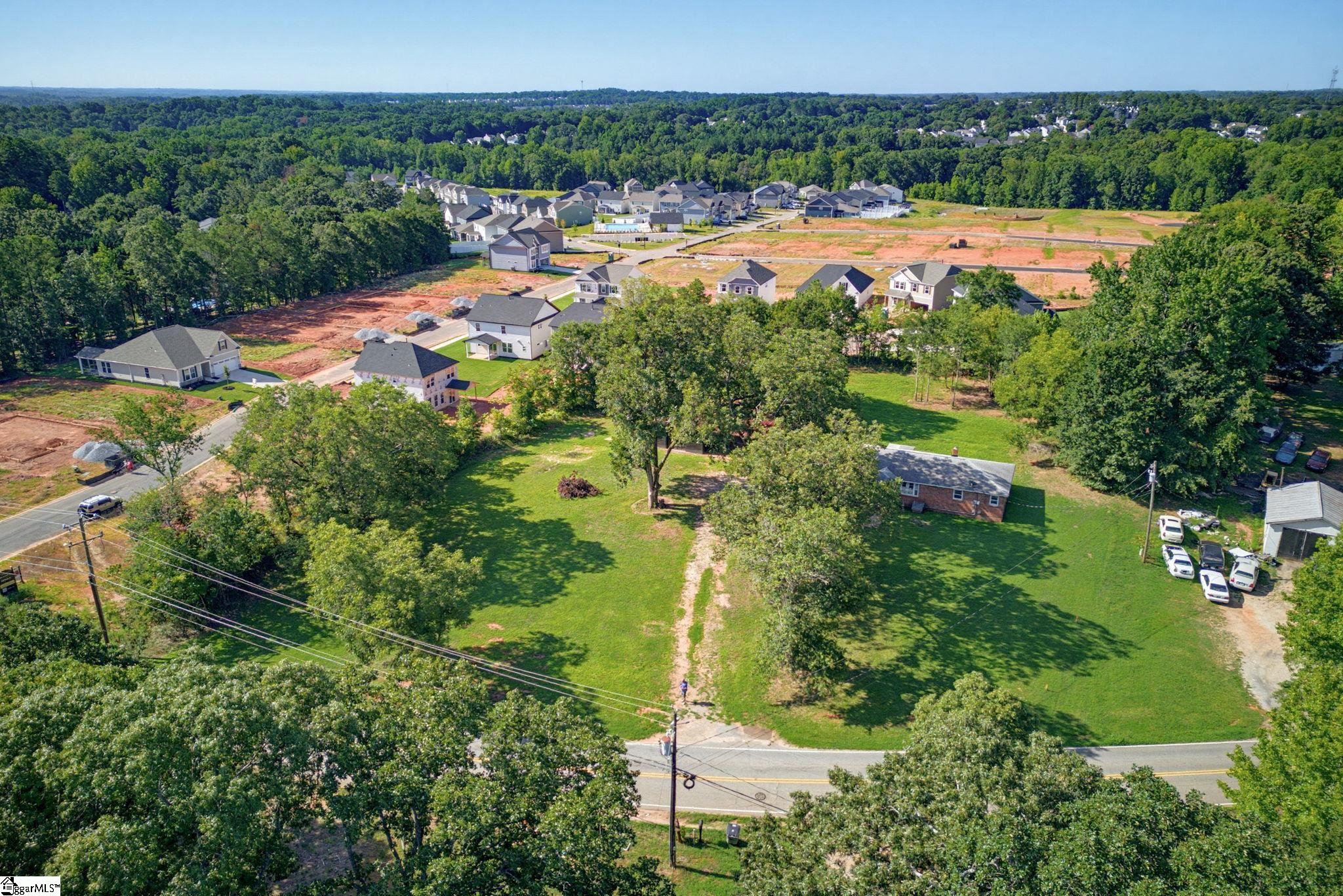 Photo 3 of House for sale at 520 Standing Springs Rd, Greenville, SC 29605 | MLS# 1603799 | Listing updated on 2026-09-16