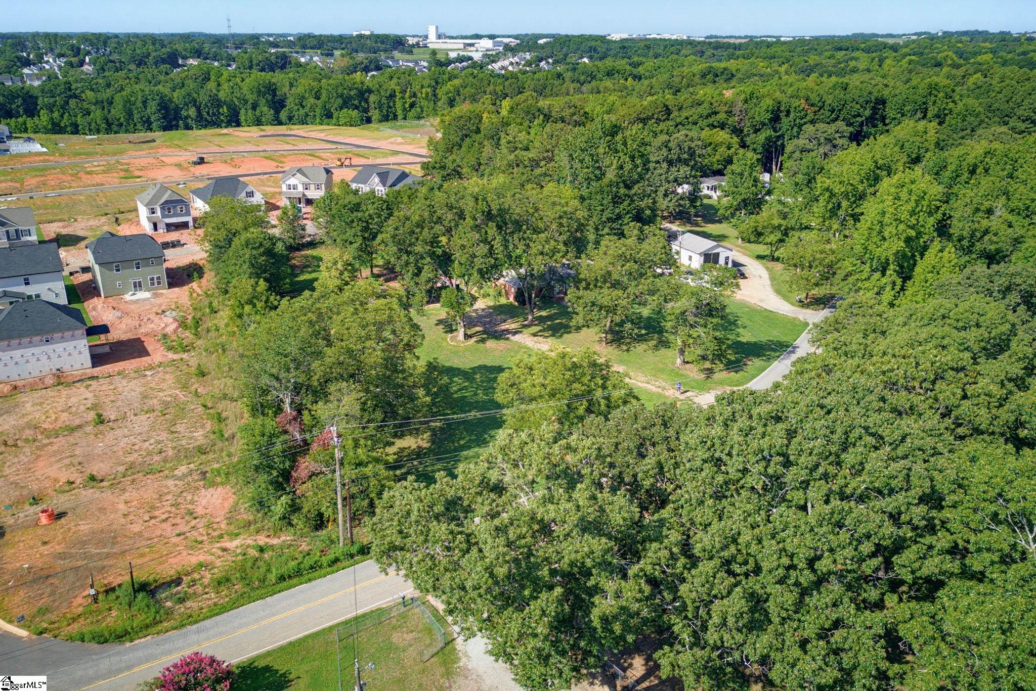 Photo 4 of House for sale at 520 Standing Springs Rd, Greenville, SC 29605 | MLS# 1603799 | Listing updated on 2026-09-16
