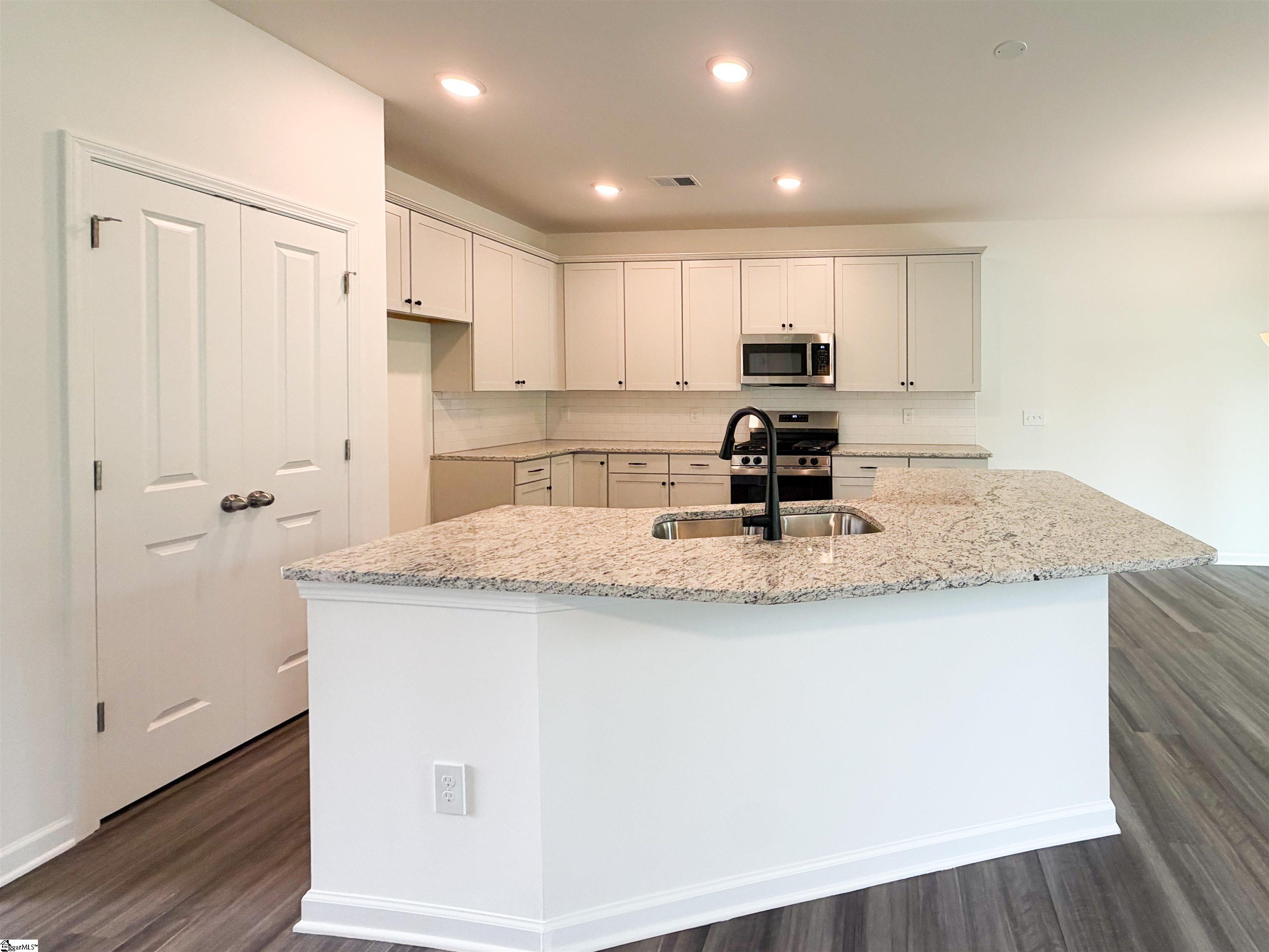 Photo 3 of Single family home for sale at 620 Whittier St, Greenville, SC 29605 | MLS# 1603858 | Listing updated on 2026-09-15