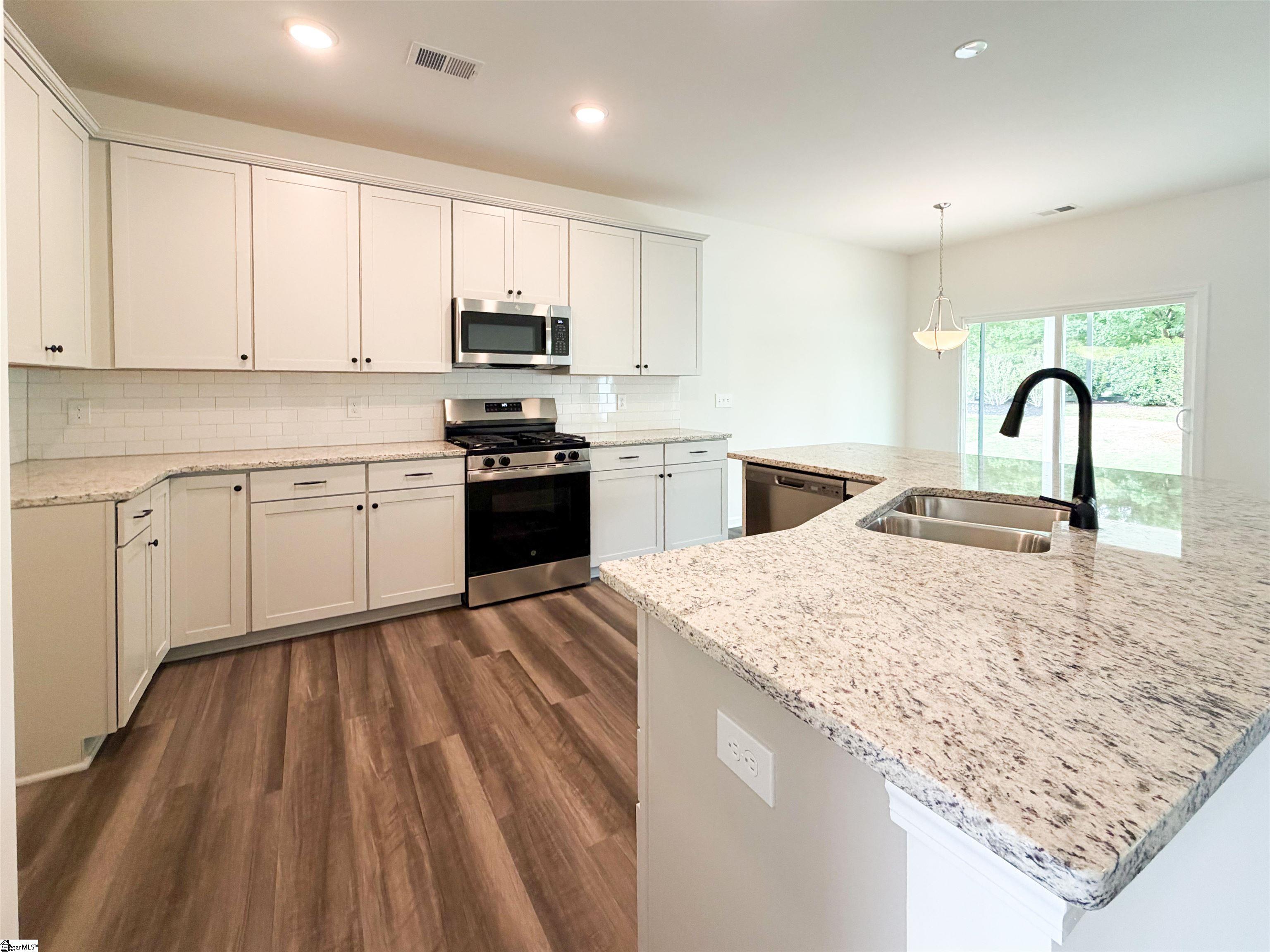 Photo 4 of Single family home for sale at 620 Whittier St, Greenville, SC 29605 | MLS# 1603858 | Listing updated on 2026-09-15