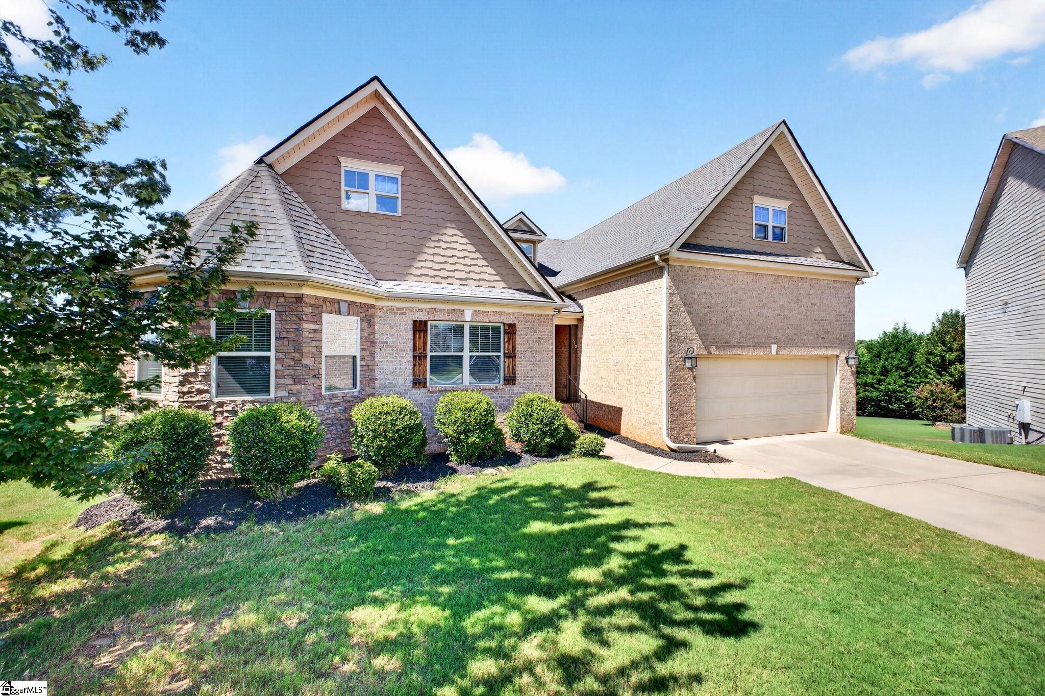 Photo 3 of Single family home for sale at 710 Winston Oaks Ct, Simpsonville, SC 29680 | MLS# 1603865 | Listing updated on 2026-09-17