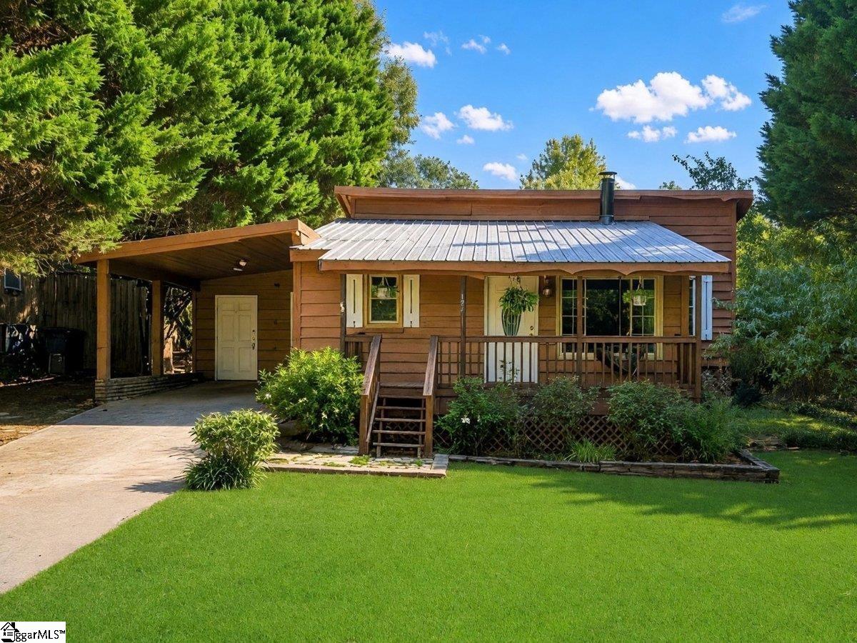 Single family home for sale at 124 Nottingham Ln, Easley, SC 29640 | MLS# 1603869