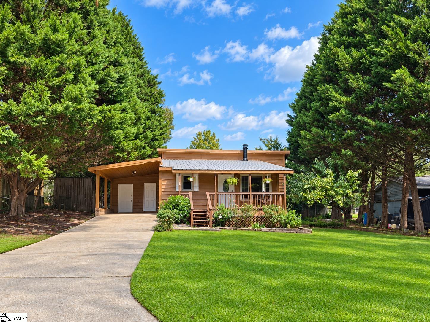Photo 3 of Single family home for sale at 124 Nottingham Ln, Easley, SC 29640 | MLS# 1603869 | Listing updated on 2026-09-15