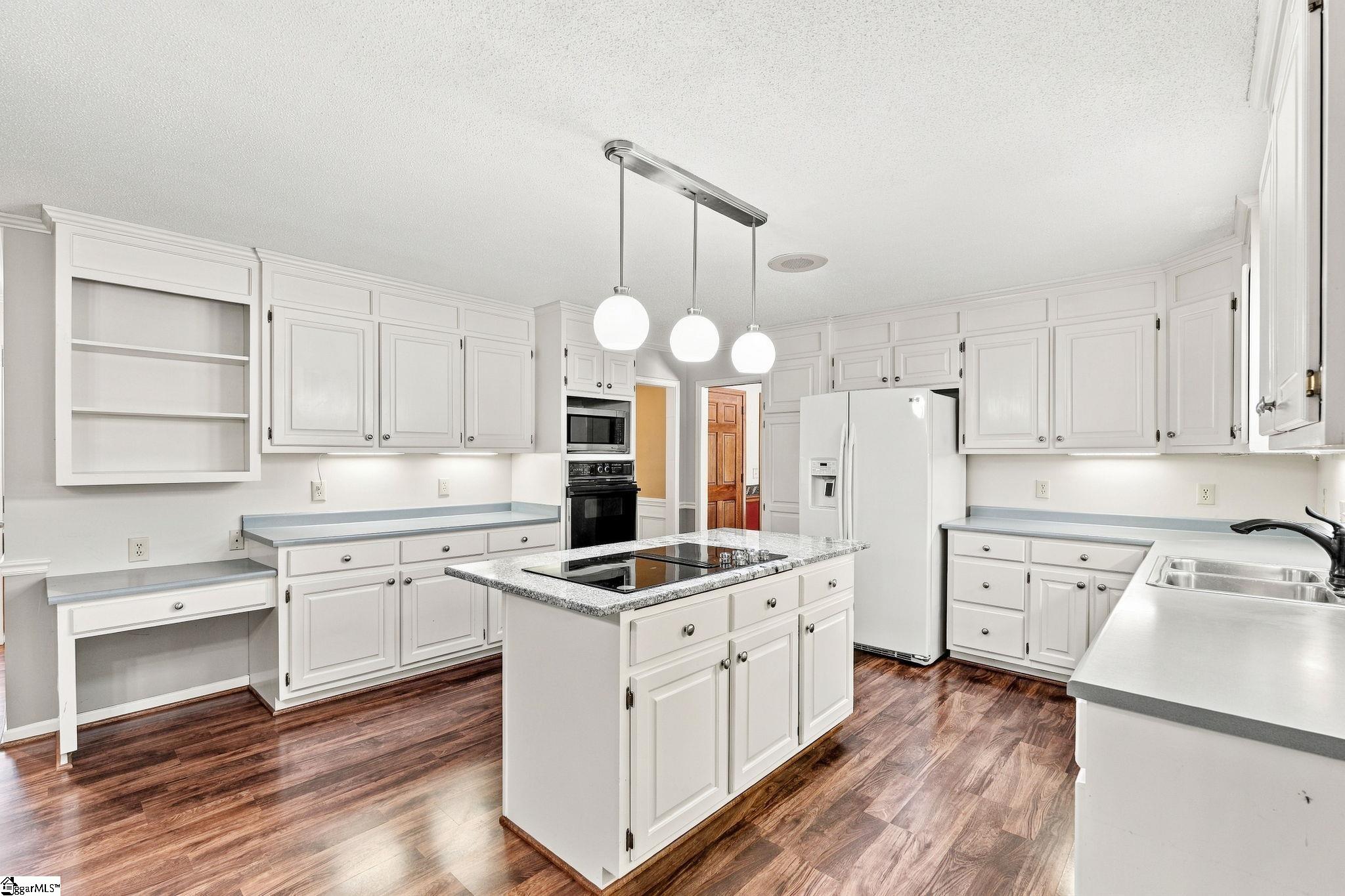 Photo 2 of Single family home for sale at 205 Hillpine Dr, Simpsonville, SC 29681 | MLS# 1603876 | Listing updated on 2026-09-16