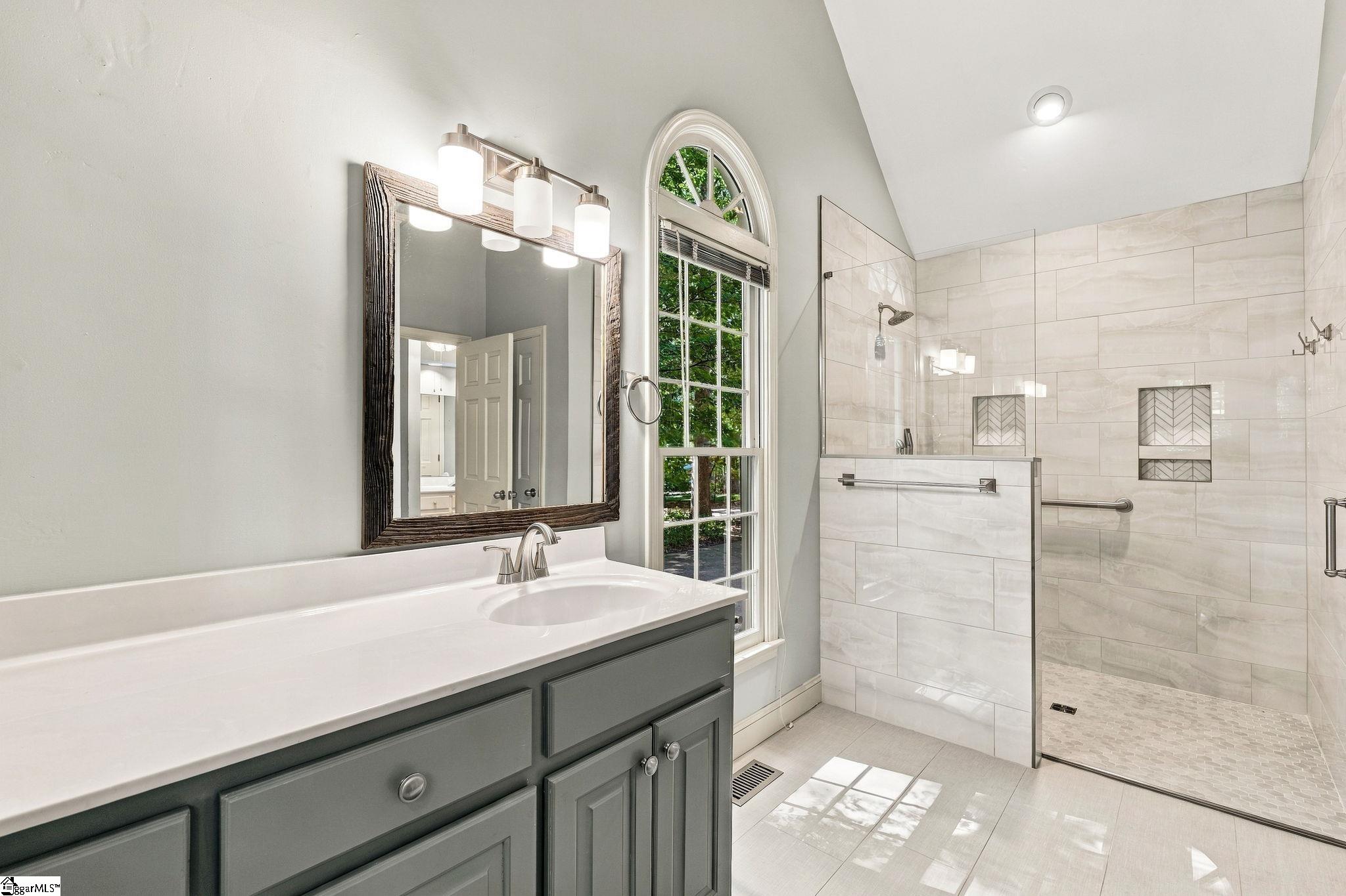 Photo 3 of Single family home for sale at 205 Hillpine Dr, Simpsonville, SC 29681 | MLS# 1603876 | Listing updated on 2026-09-16