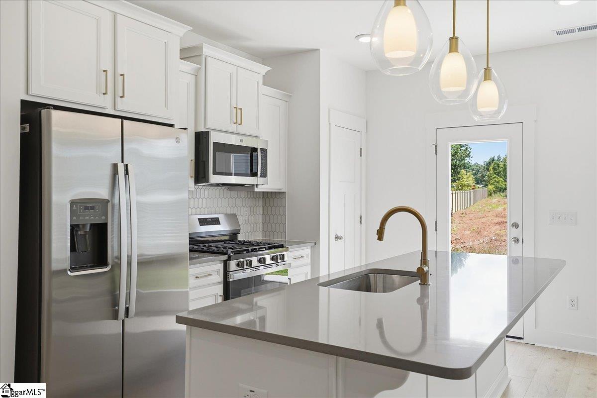 Photo 4 of Townhouse for sale at 504 Round Rock Way, Fountain Inn, SC 29644 | MLS# 1603880 | Listing updated on 2026-09-16