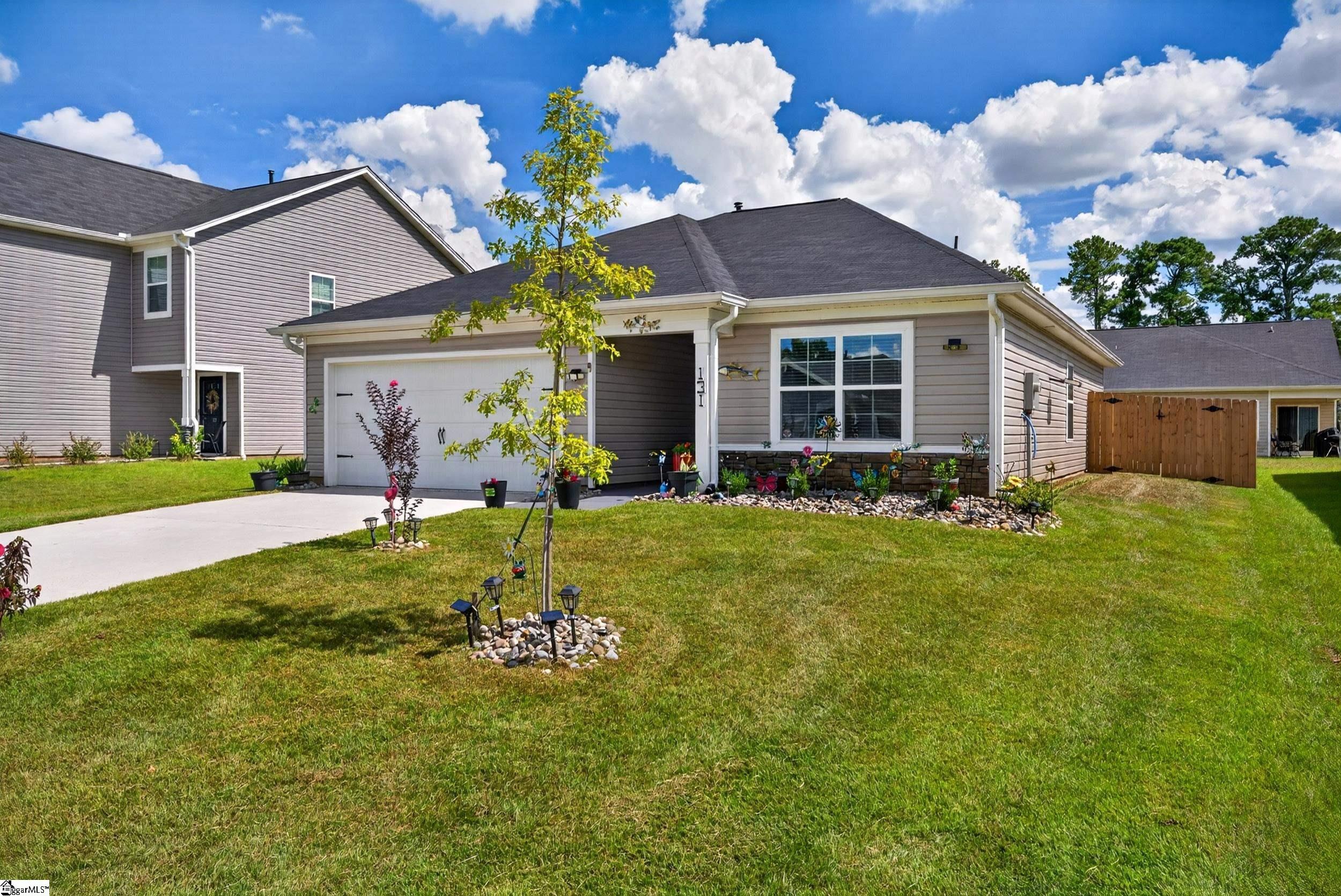 Photo 3 of Single family home for sale at 131 Southern Magnolia Ln, Laurens, SC 29360 | MLS# 1603891 | Listing updated on 2026-09-16