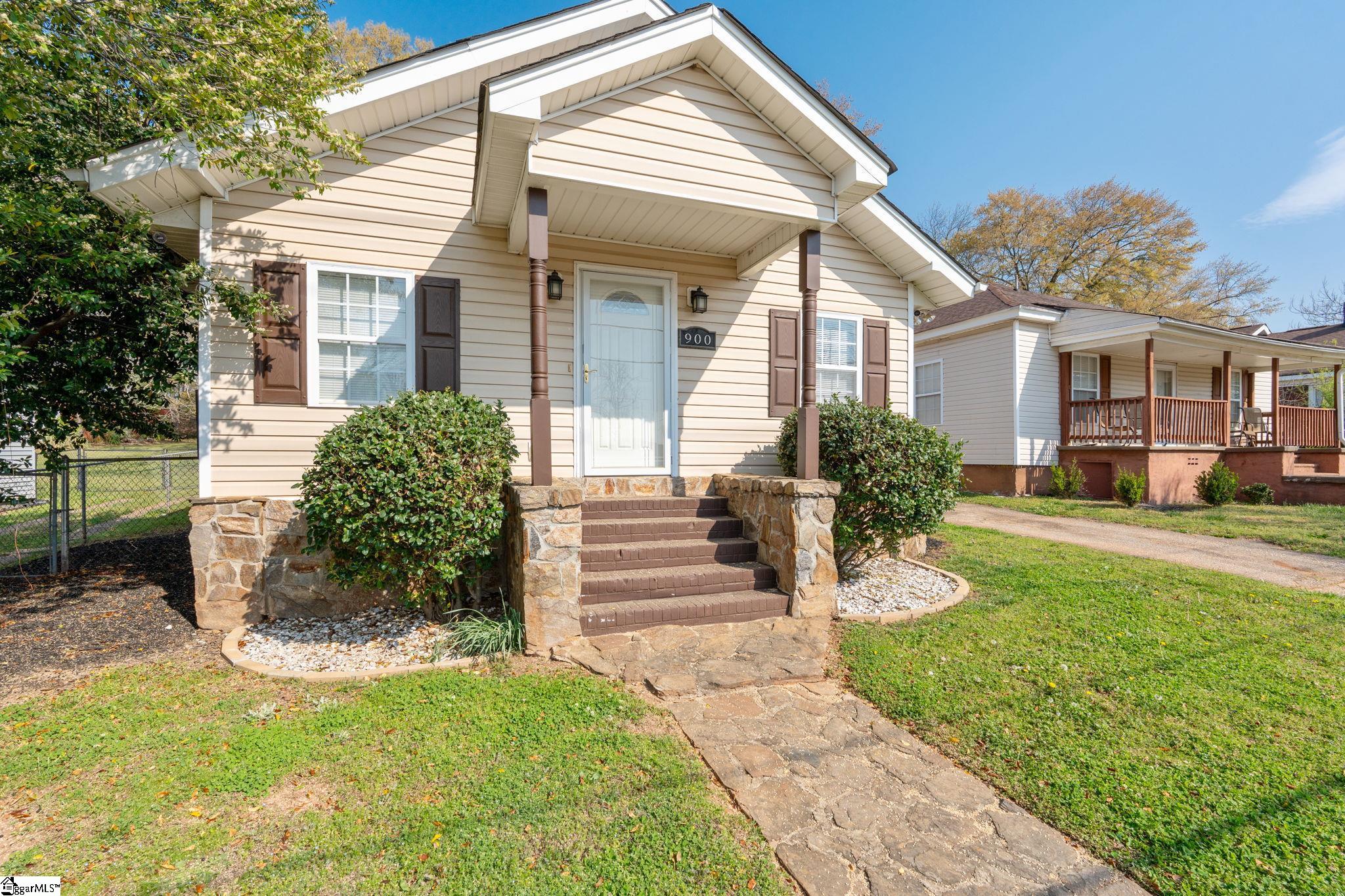 Photo 2 of Single family home for sale at 900 Green Ave, Greenville, SC 29605 | MLS# 1603894 | Listing updated on 2026-09-16