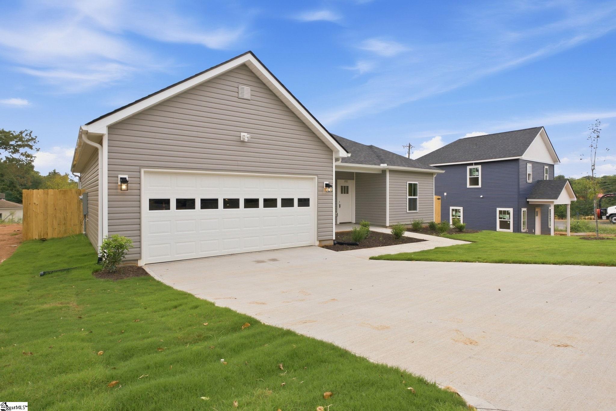 Photo 2 of Single family home for sale at 102 9th Street, Greenville, SC 29611 | MLS# 1603896 | Listing updated on 2026-09-17