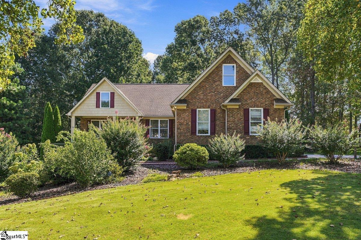 Single family home for sale at 1 Mandarin Cir, Taylors, SC 29687 | MLS# 1603920