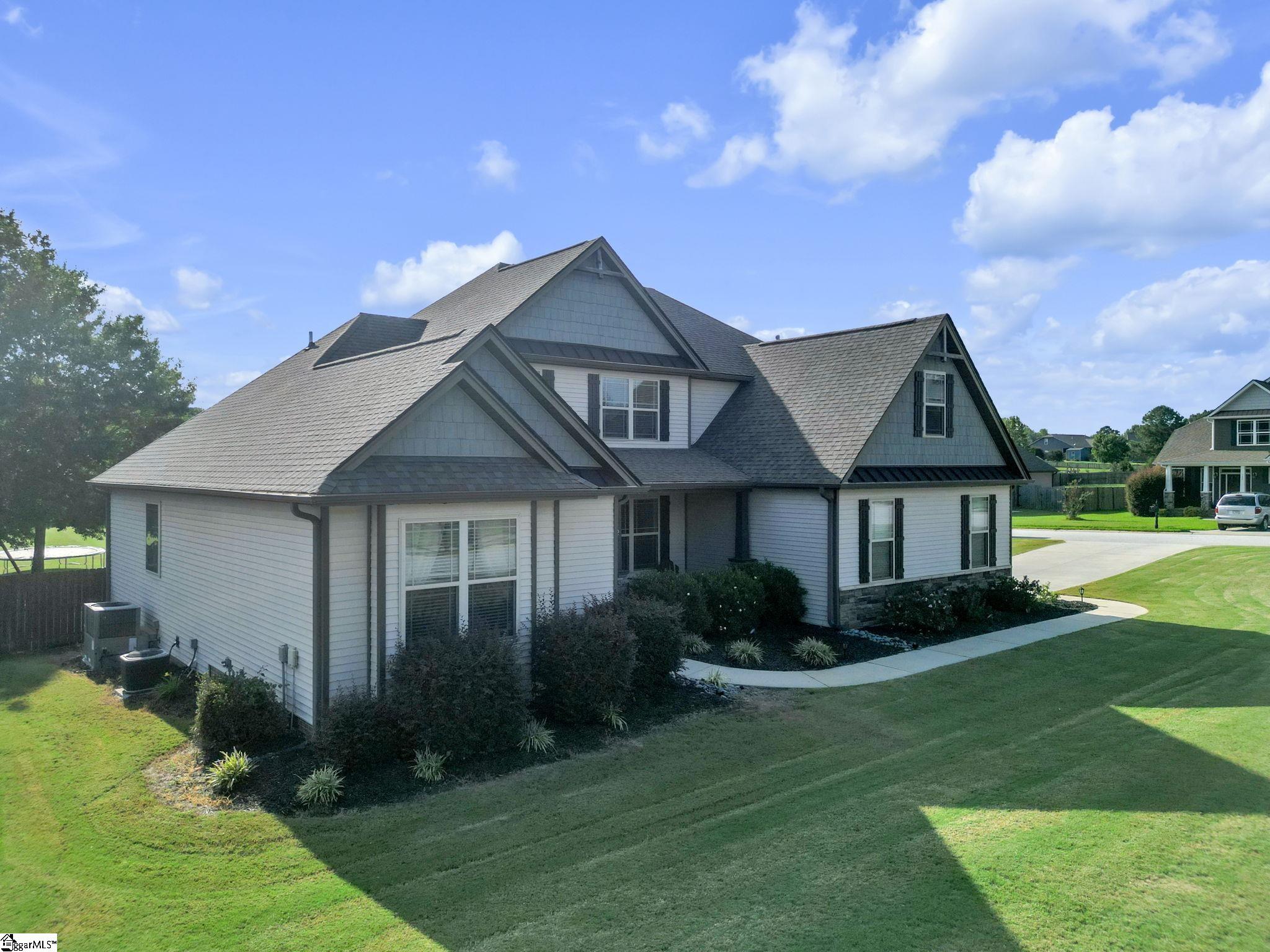 Photo 2 of Single family home for sale at 2 Meadowgold Ln, Greer, SC 29651 | MLS# 1603943 | Listing updated on 2026-09-16