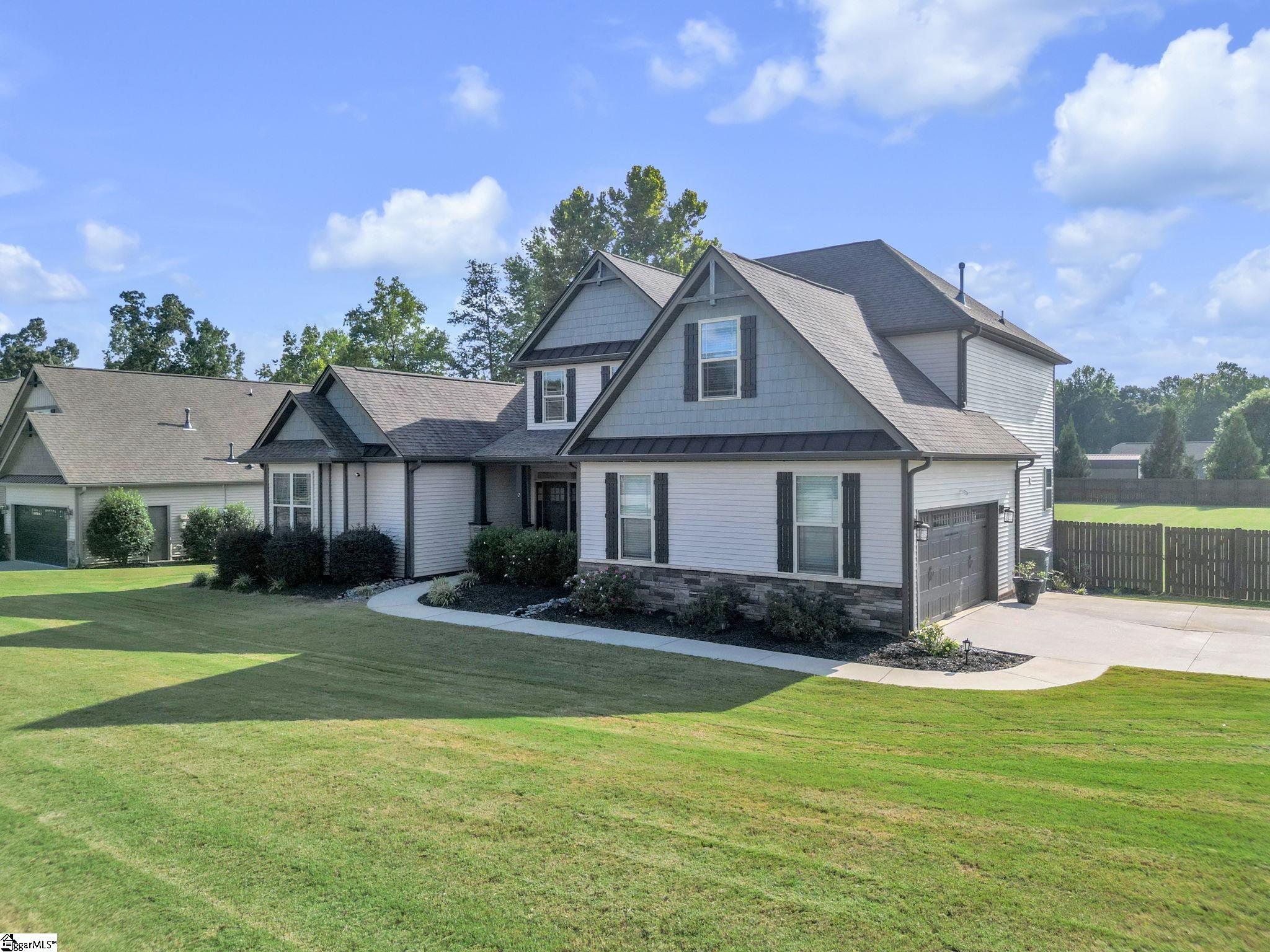 Photo 3 of Single family home for sale at 2 Meadowgold Ln, Greer, SC 29651 | MLS# 1603943 | Listing updated on 2026-09-16