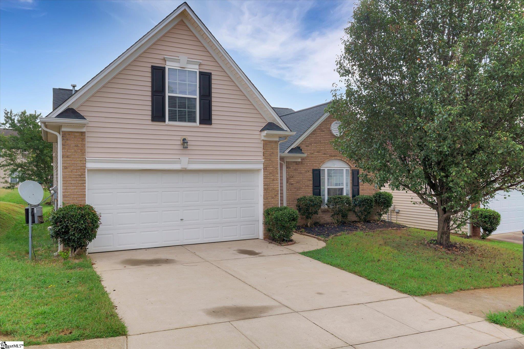Photo 2 of Single family home for sale at 15 Sweet Shade Way, Greenville, SC 29605 | MLS# 1603944 | Listing updated on 2026-09-16