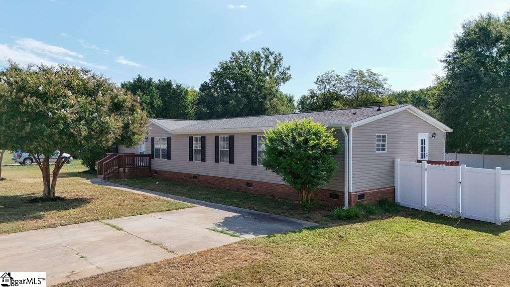 Photo 1 of Manufactured home for sale at 105 Glenmont Ln, Greenville, SC 29607 | MLS# 1603965 | Listing updated on 2026-09-16