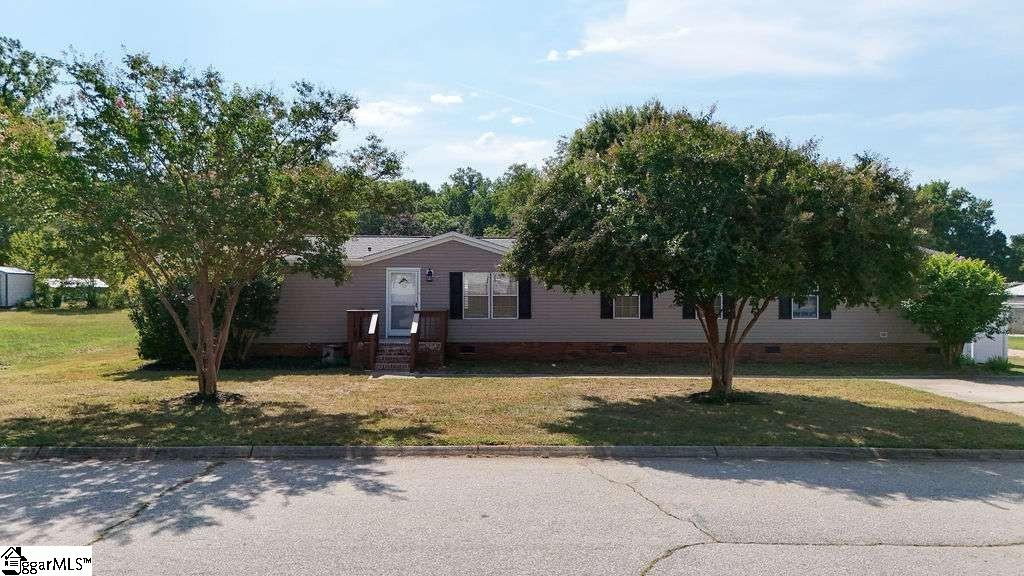 Photo 2 of Manufactured home for sale at 105 Glenmont Ln, Greenville, SC 29607 | MLS# 1603965 | Listing updated on 2026-09-16