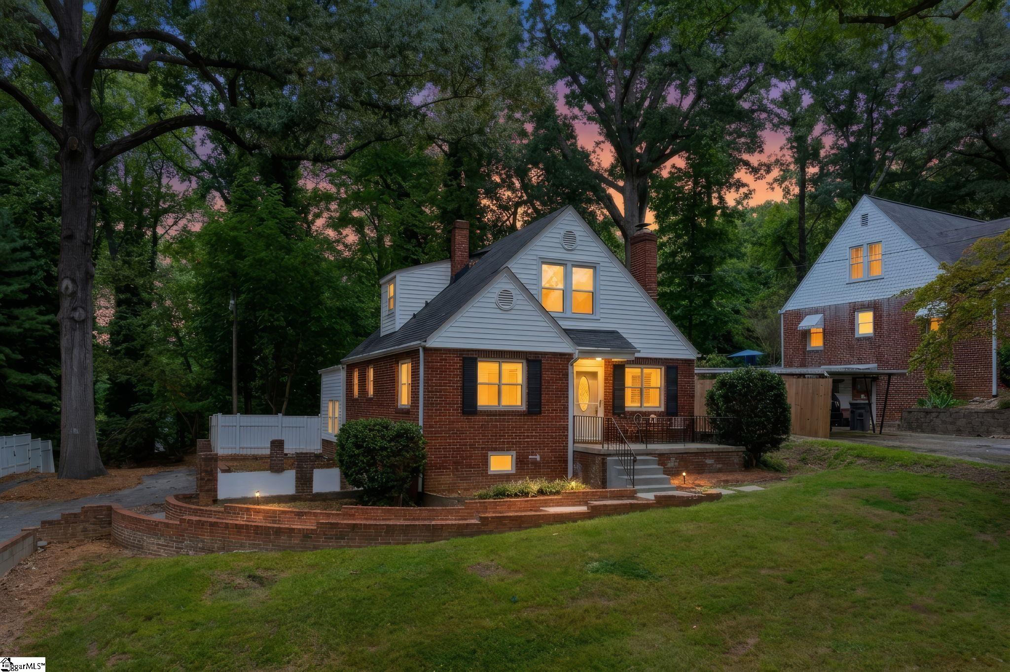 Single family home for sale at 218 Mcmakin Dr, Greenville, SC 29617 | MLS# 1603990